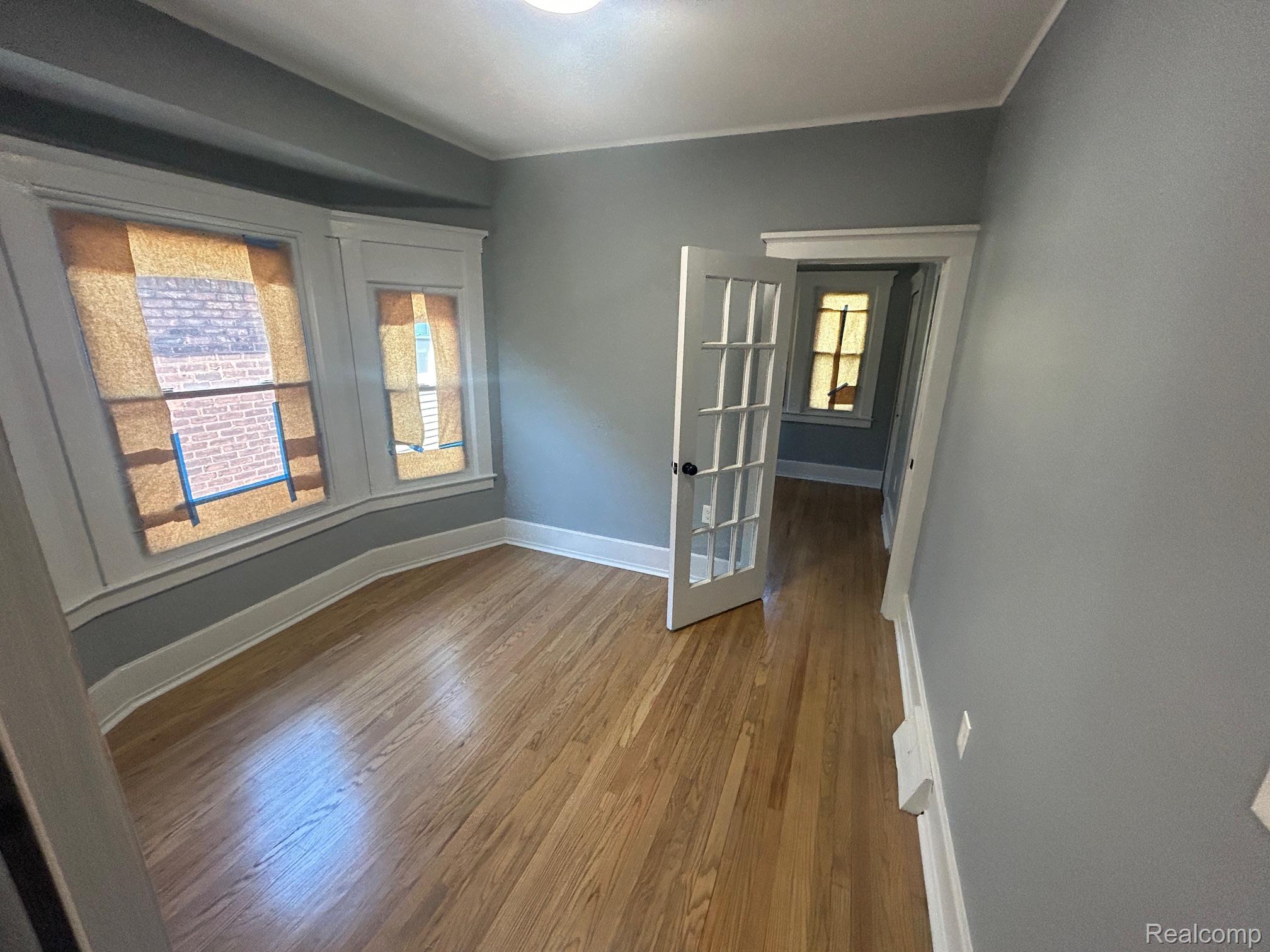 1926 Seward Street Property Photo 16