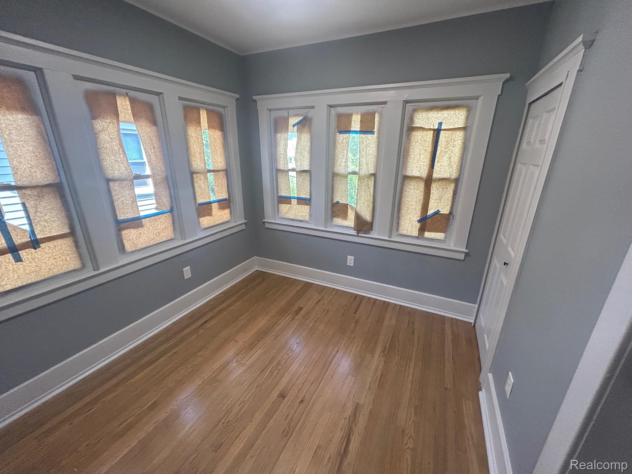 1926 Seward Street Property Photo 17