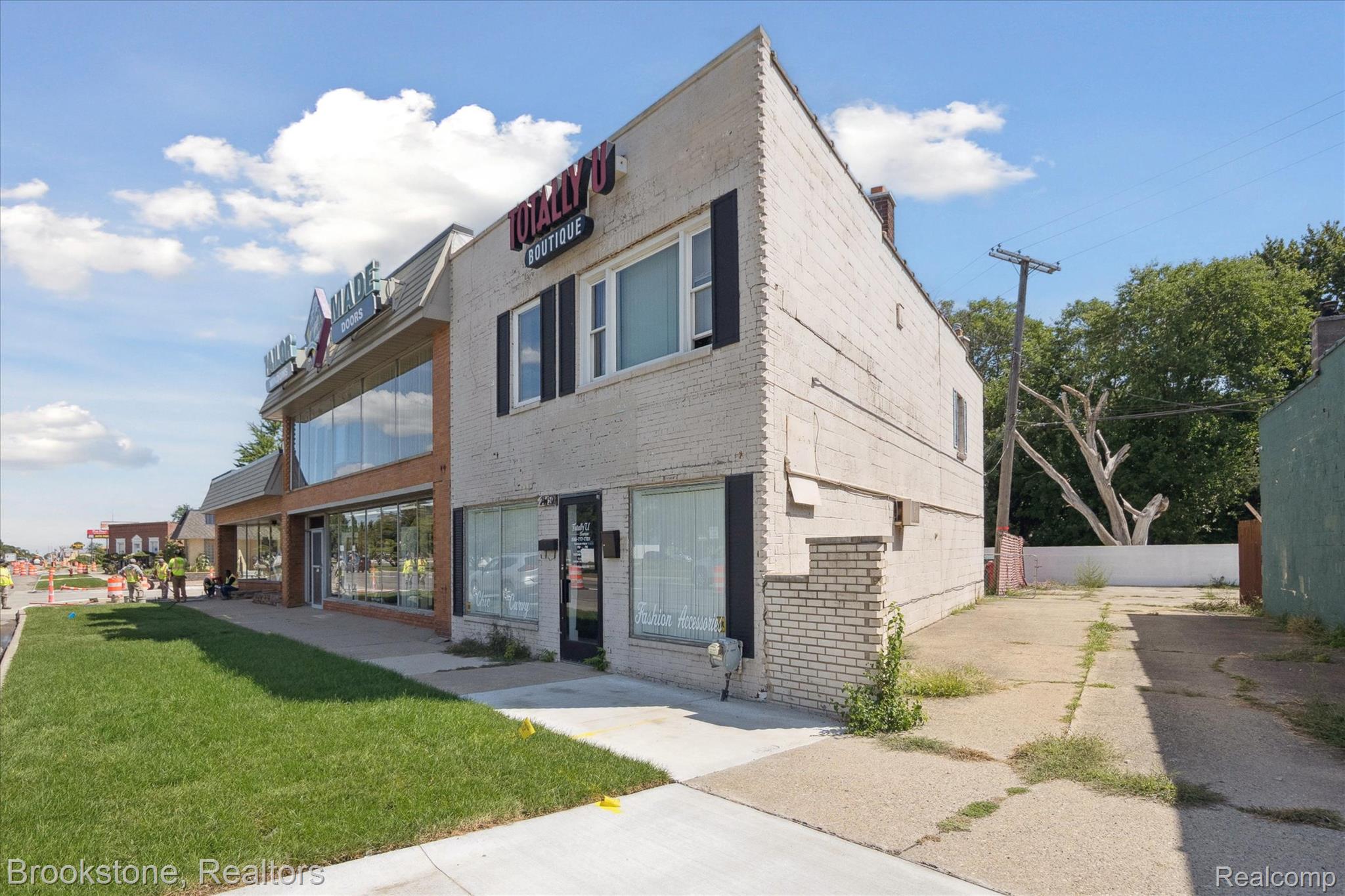 24450 Gratiot Avenue Property Photo 3