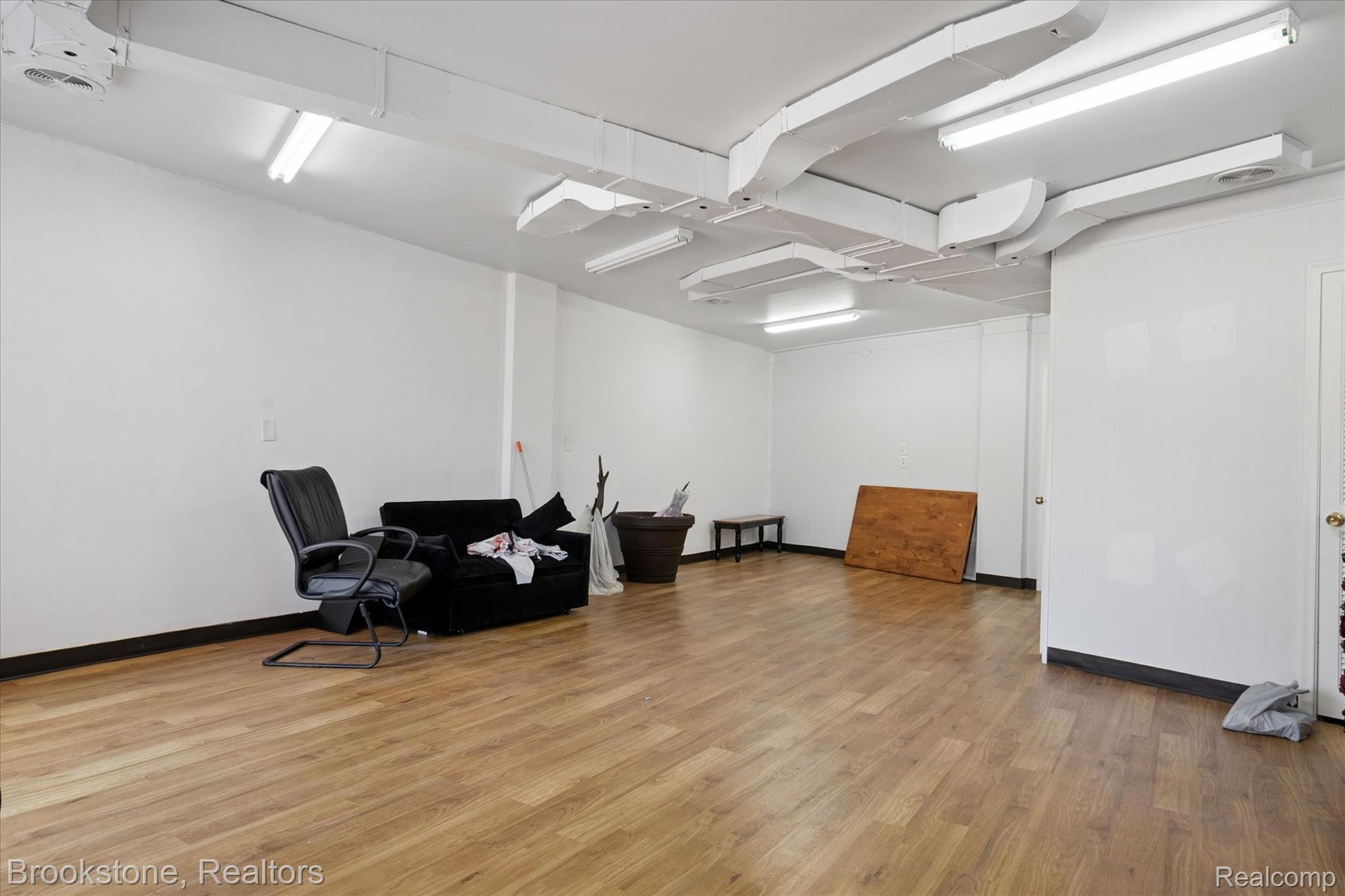 24450 Gratiot Avenue Property Photo 7