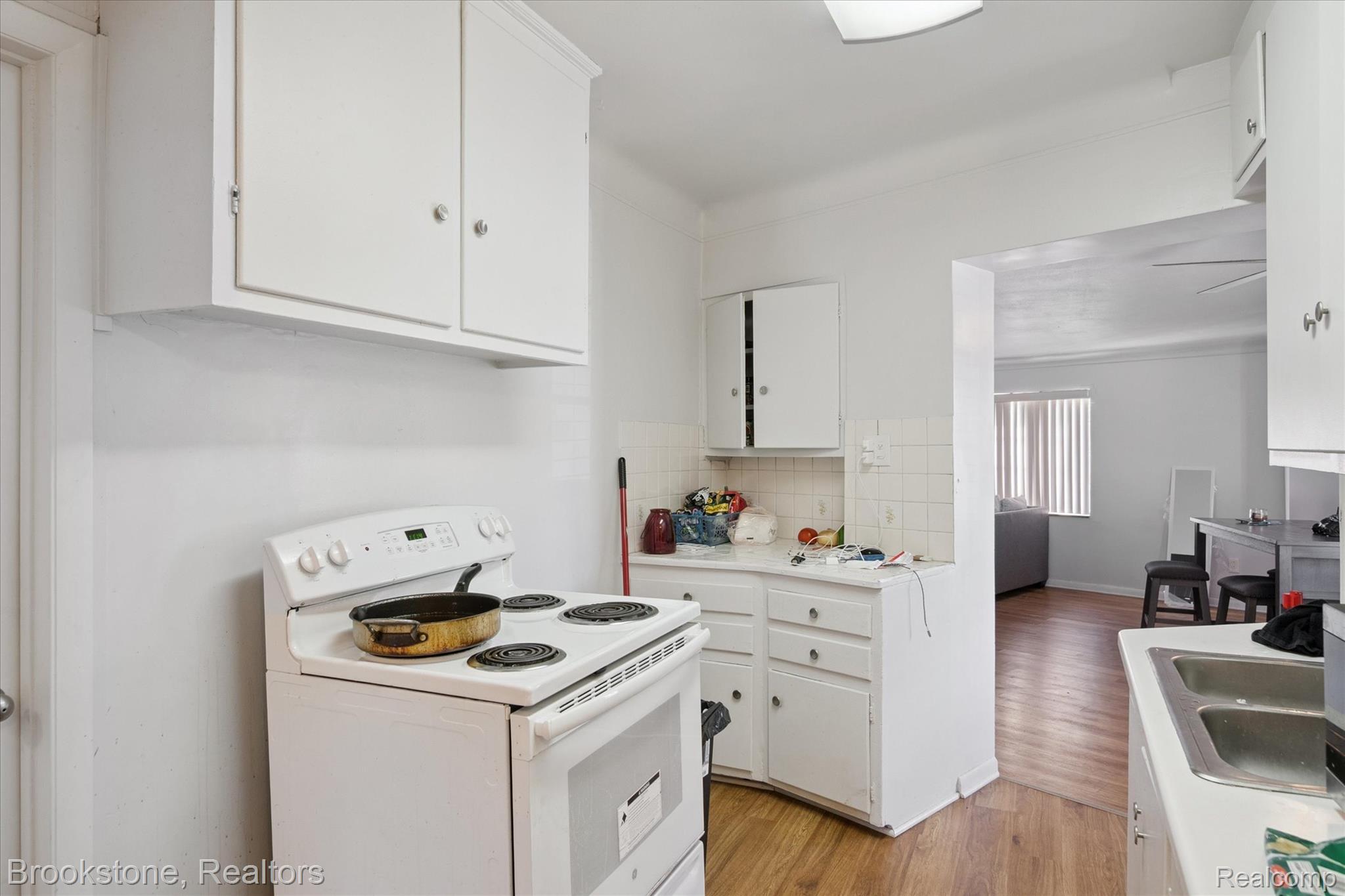 24450 Gratiot Avenue Property Photo 16