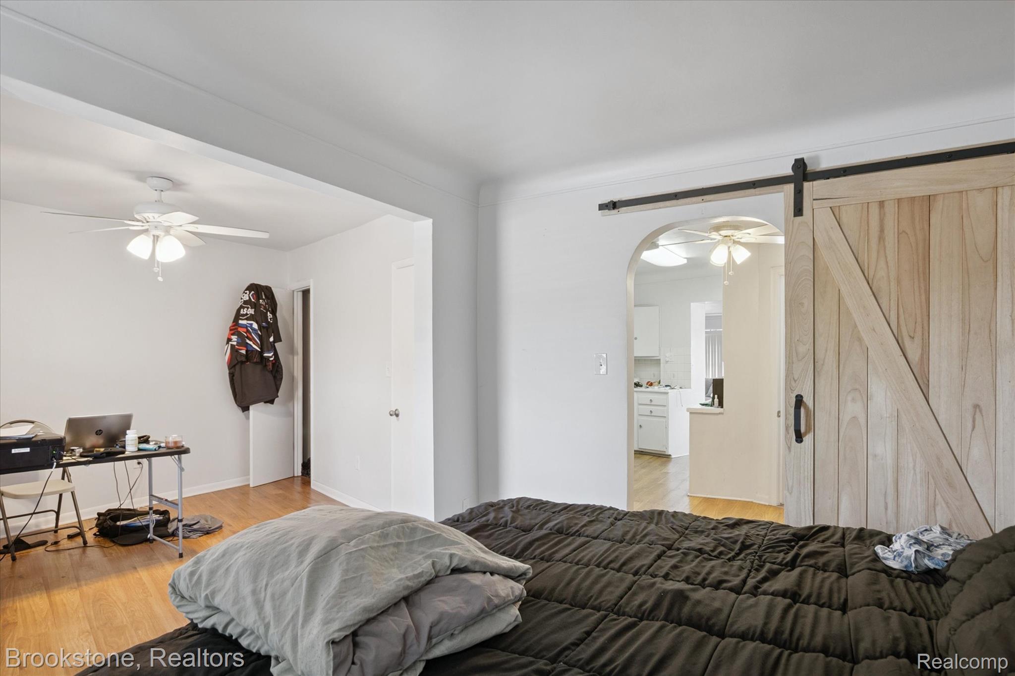 24450 Gratiot Avenue Property Photo 17