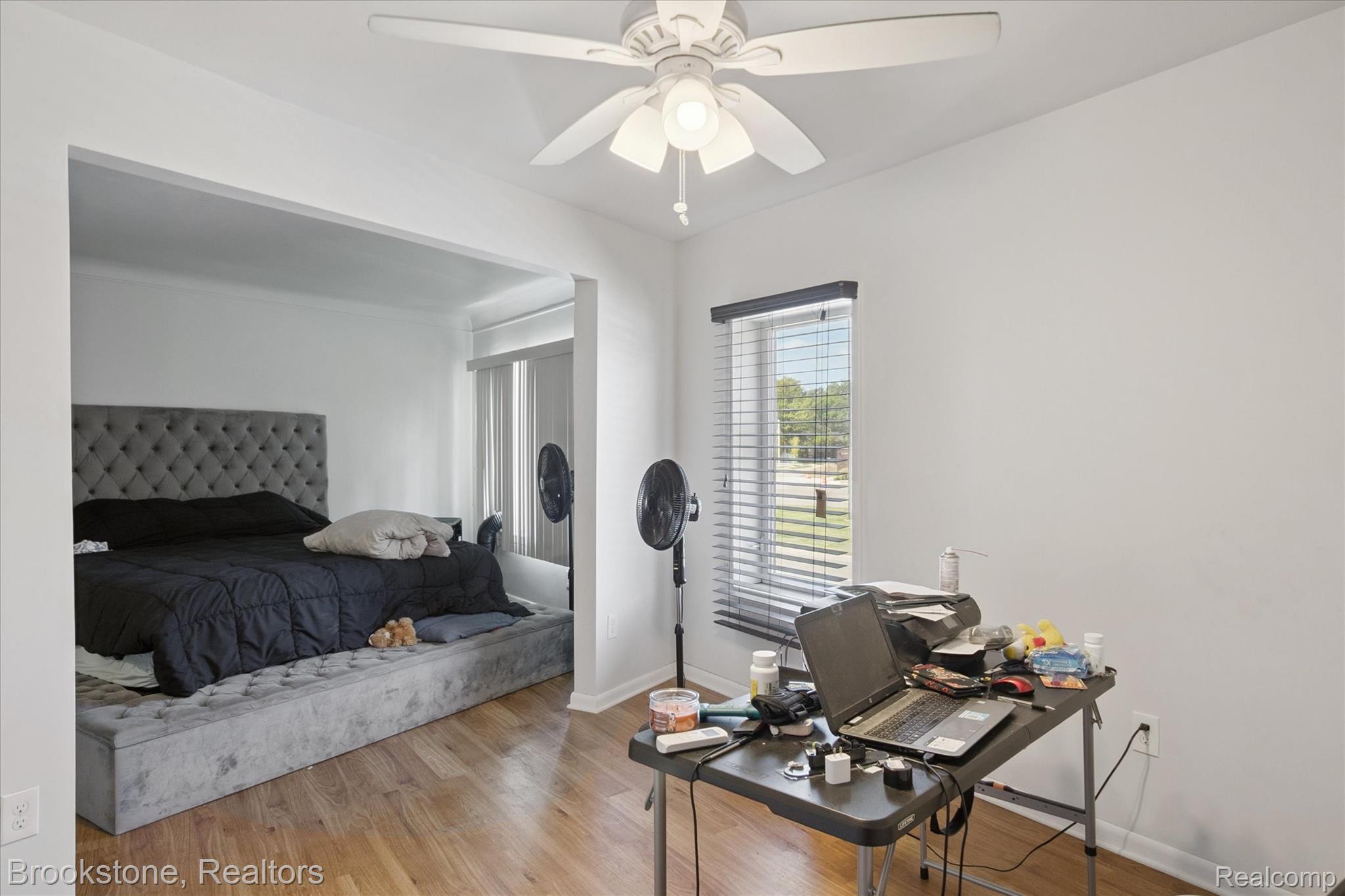 24450 Gratiot Avenue Property Photo 18