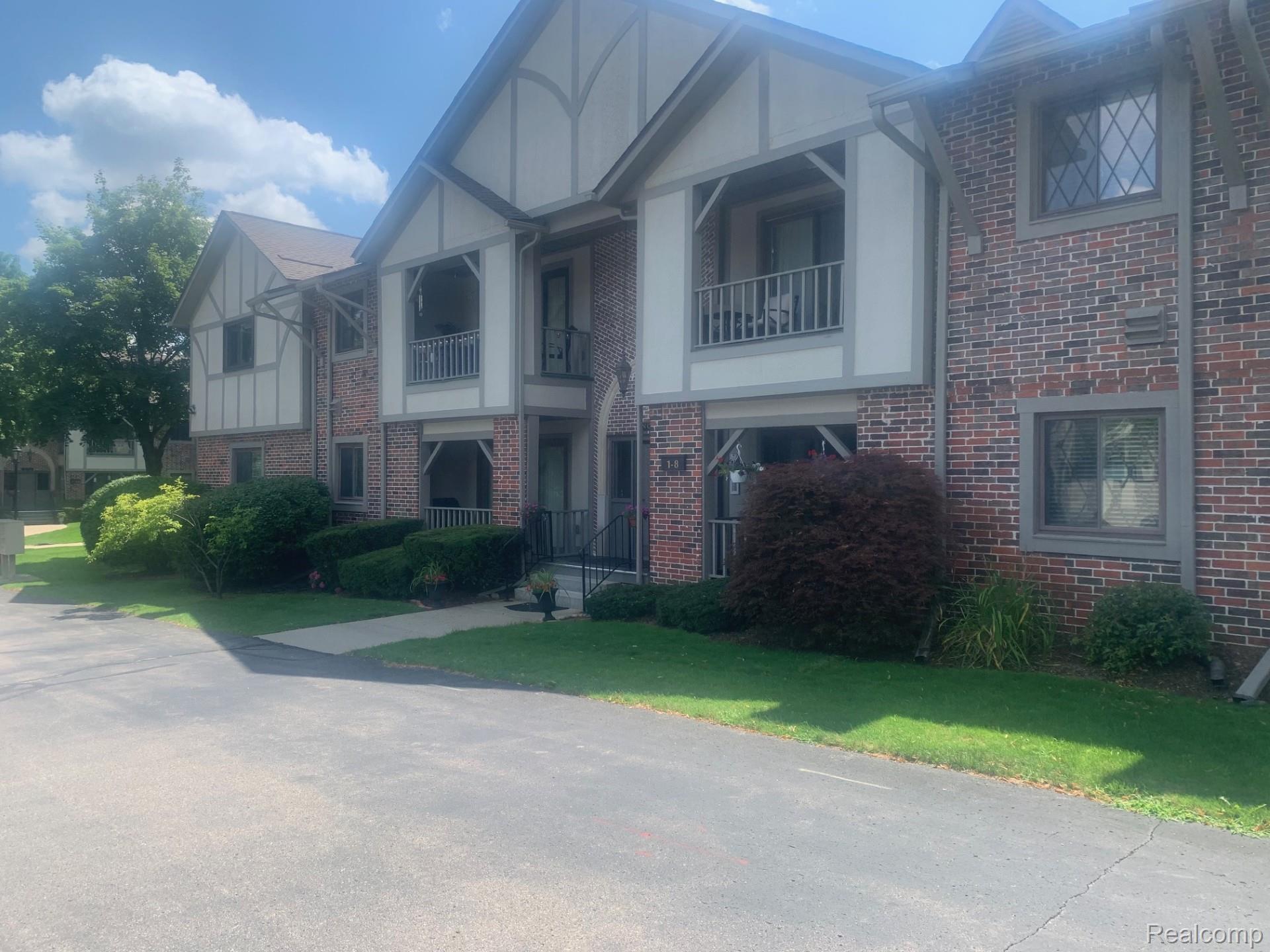 42160 Woodward Avenue Avenue 8 Property Photo 2