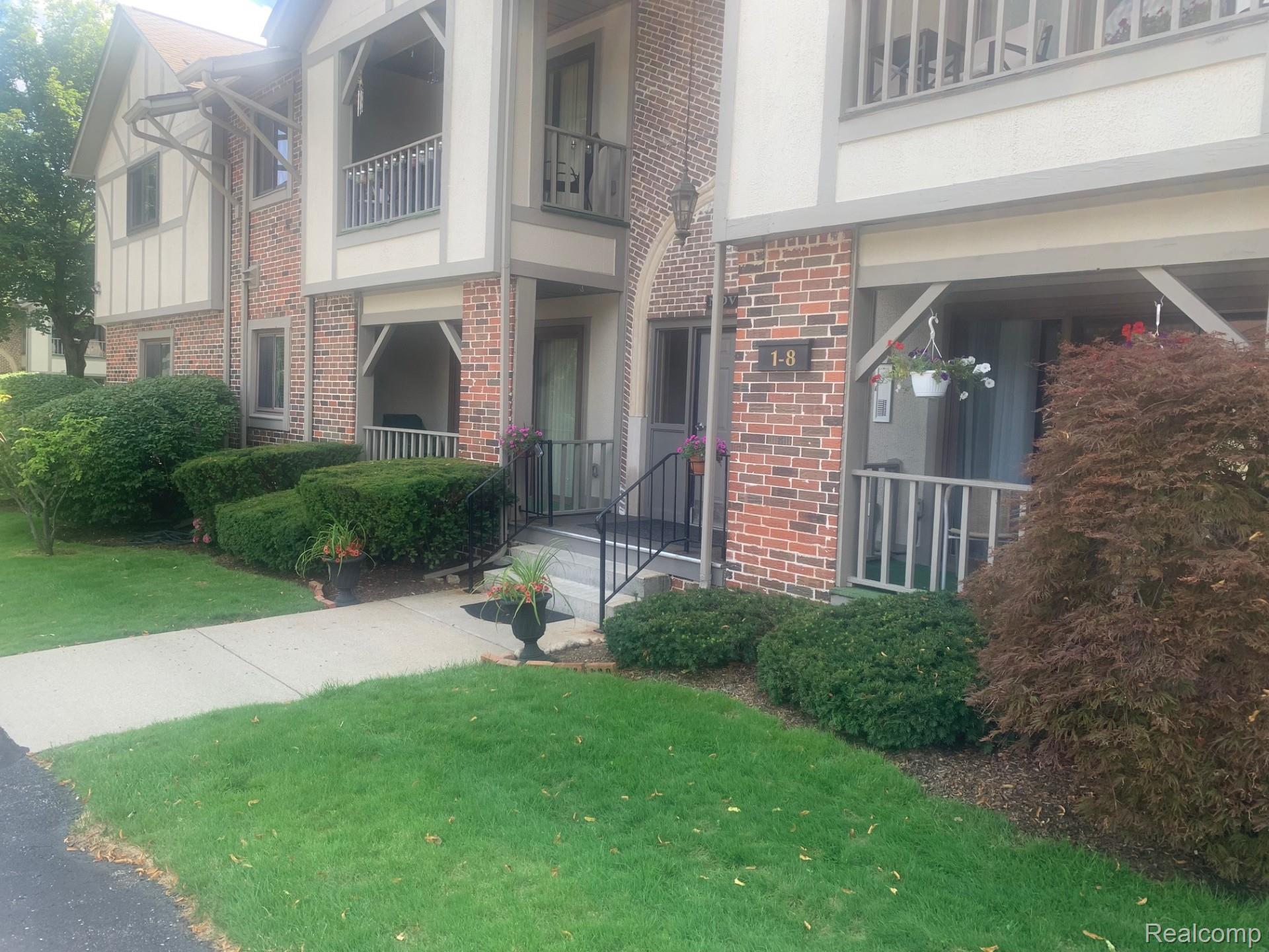 42160 Woodward Avenue Avenue 8 Property Photo 4
