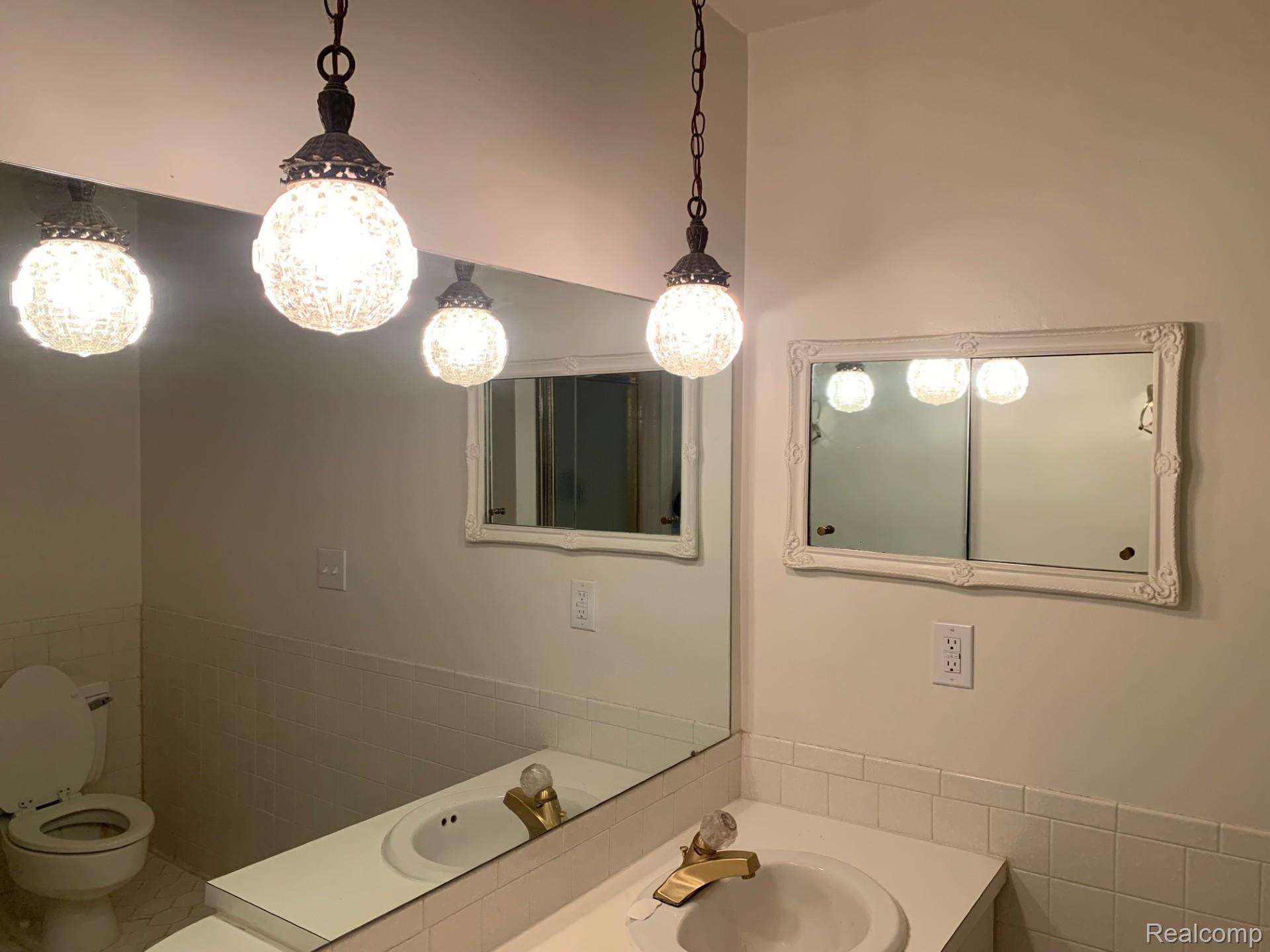 42160 Woodward Avenue Avenue 8 Property Photo 26