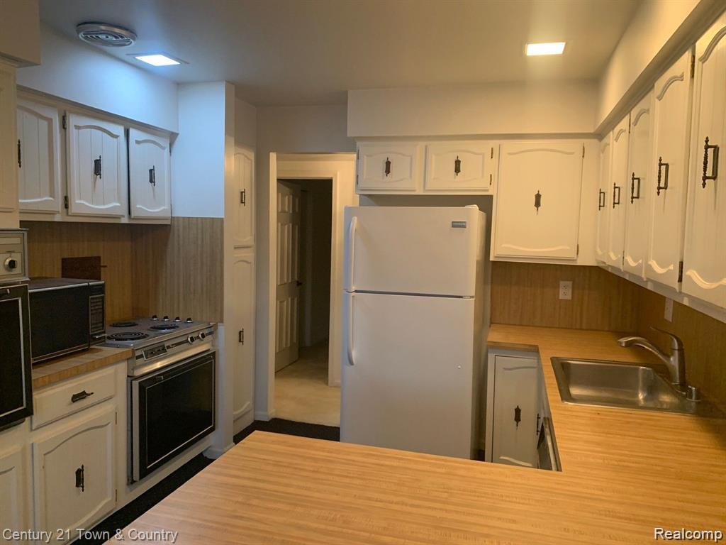 42160 Woodward Avenue Avenue 8 Property Photo 31