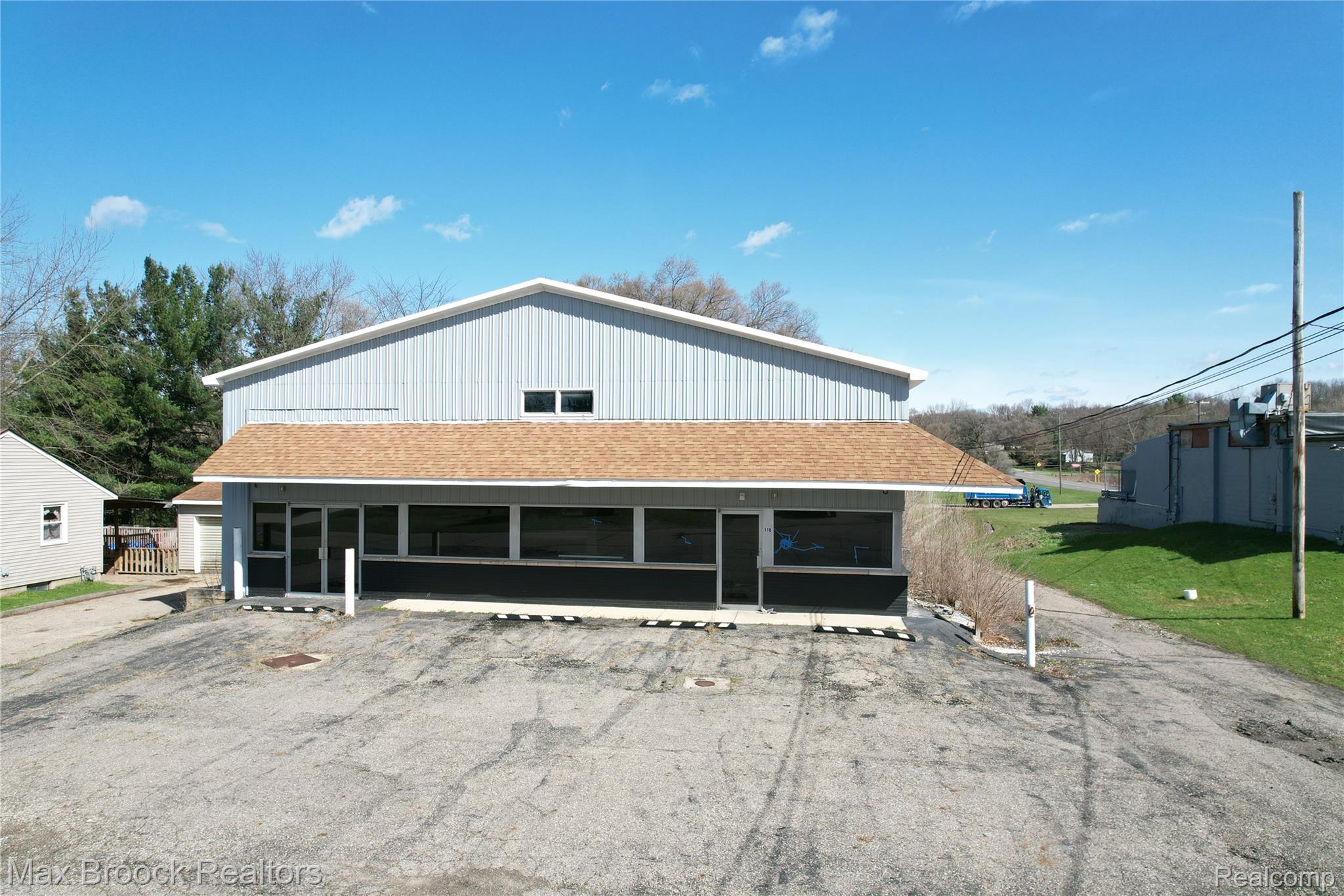110 CREEKVIEW Drive Property Photo 1