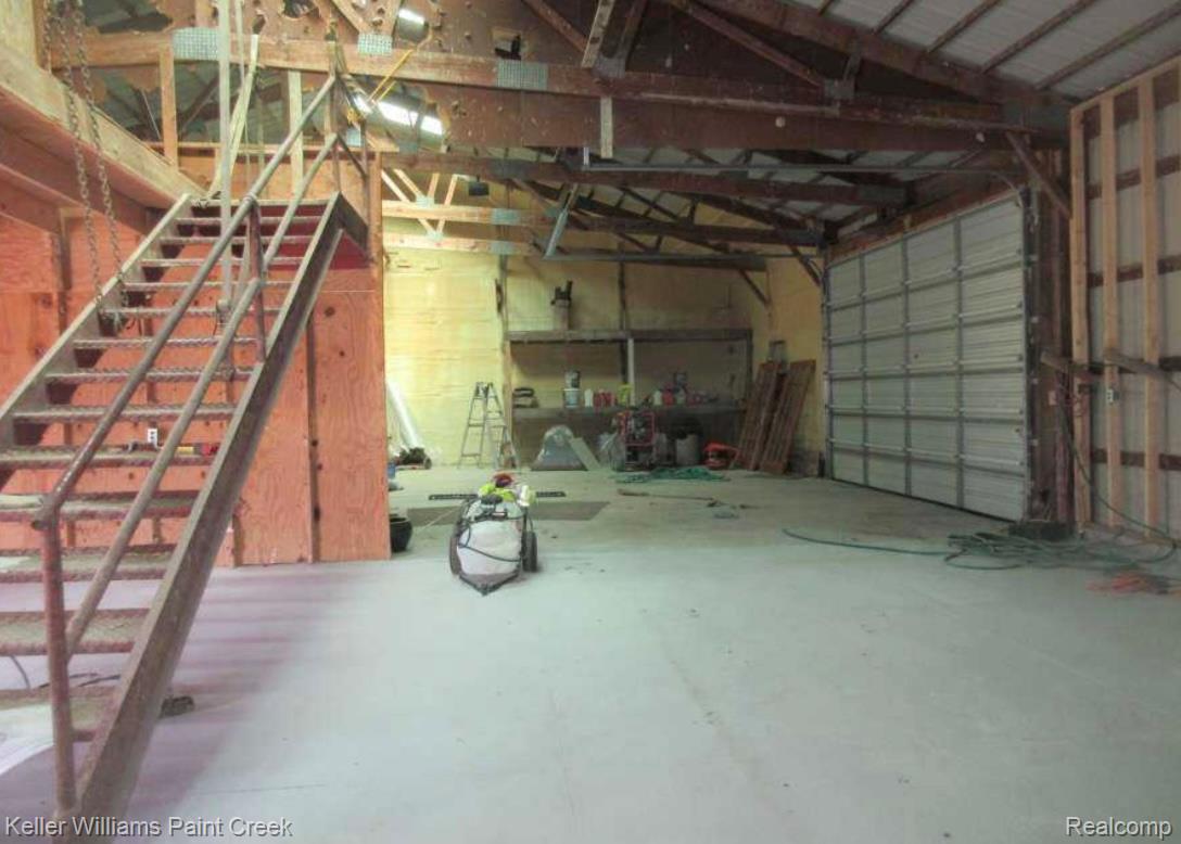 16135 Petz Road Property Photo 5