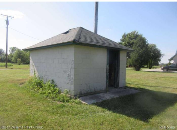 16135 Petz Road Property Photo 8
