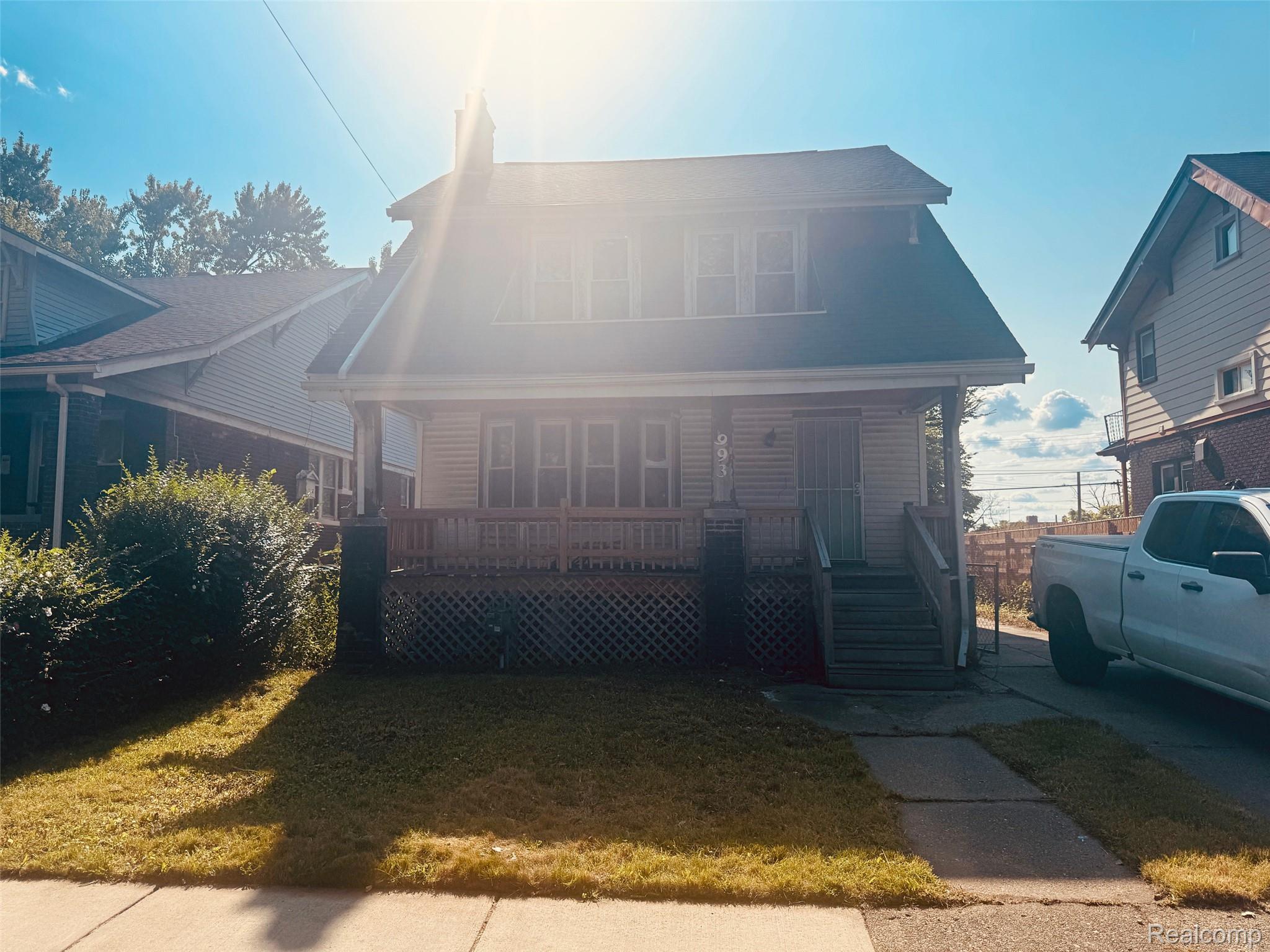 993 Algonquin Street Property Photo 1