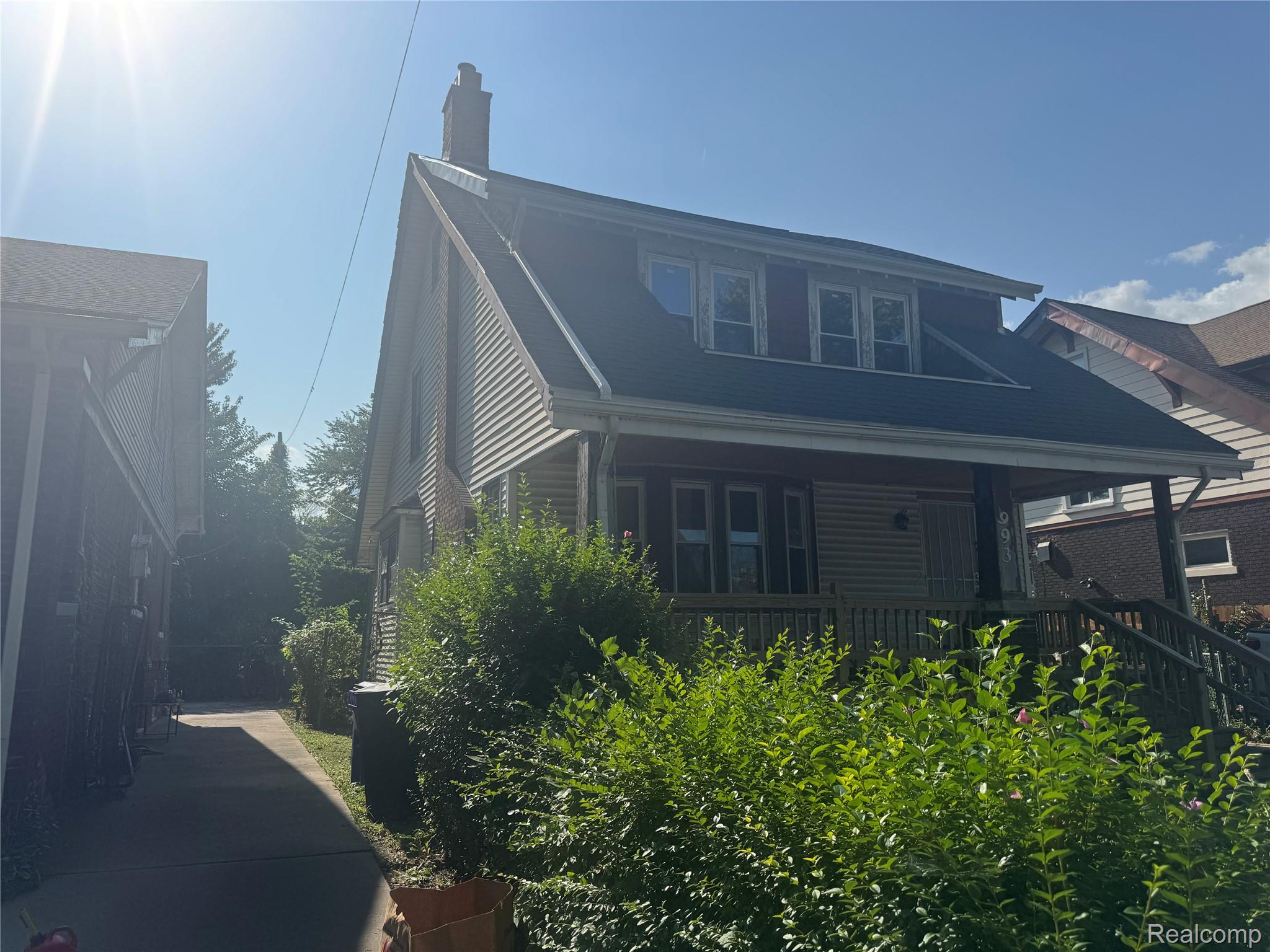 993 Algonquin Street Property Photo 2
