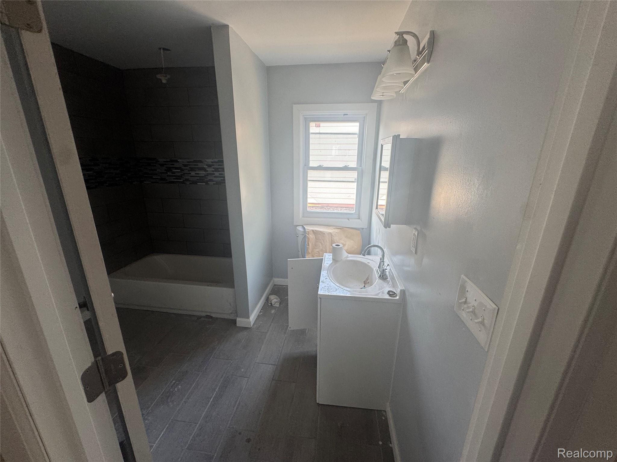 993 Algonquin Street Property Photo 24