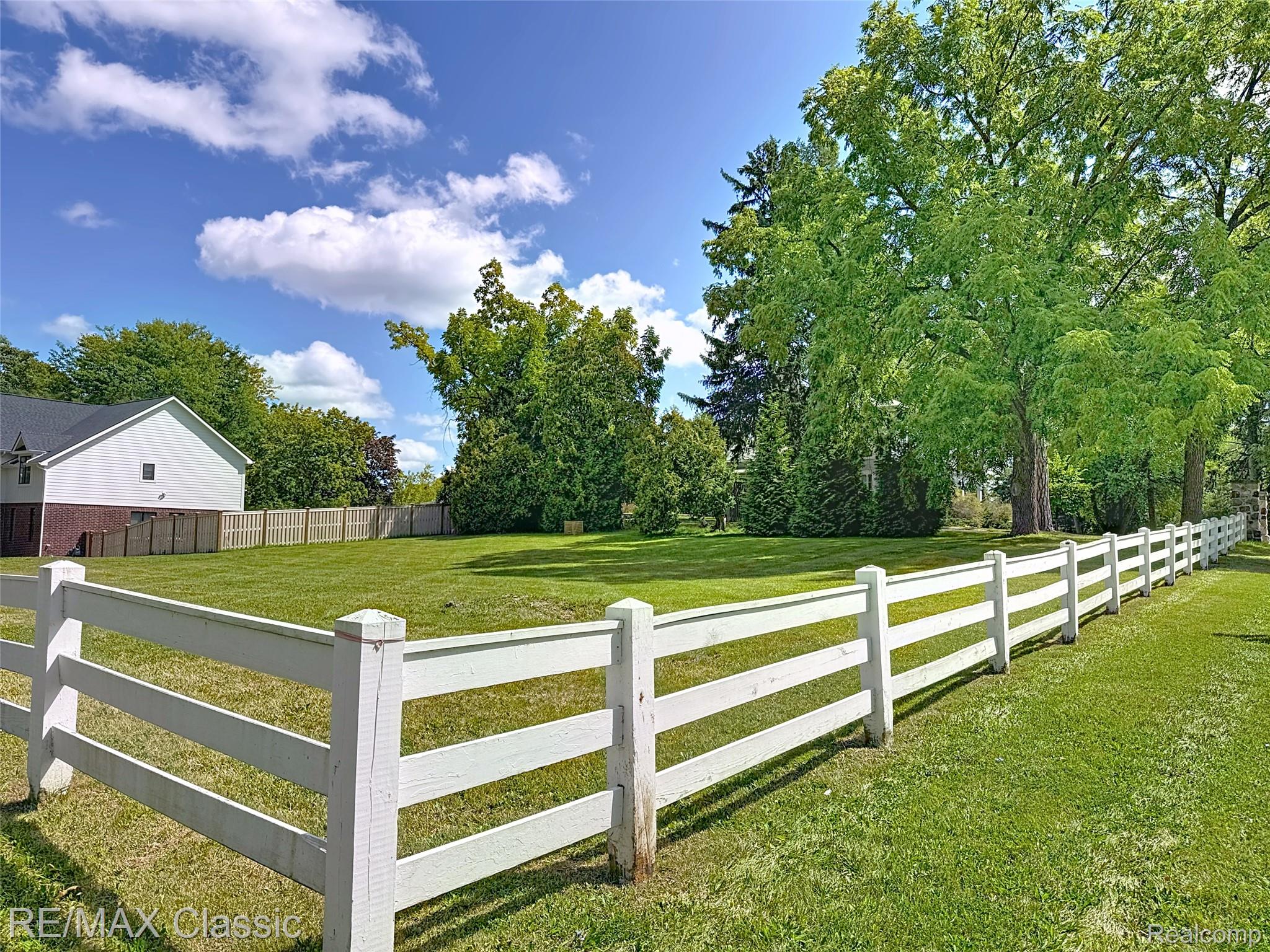 2100 Tuomy Road Property Photo 2