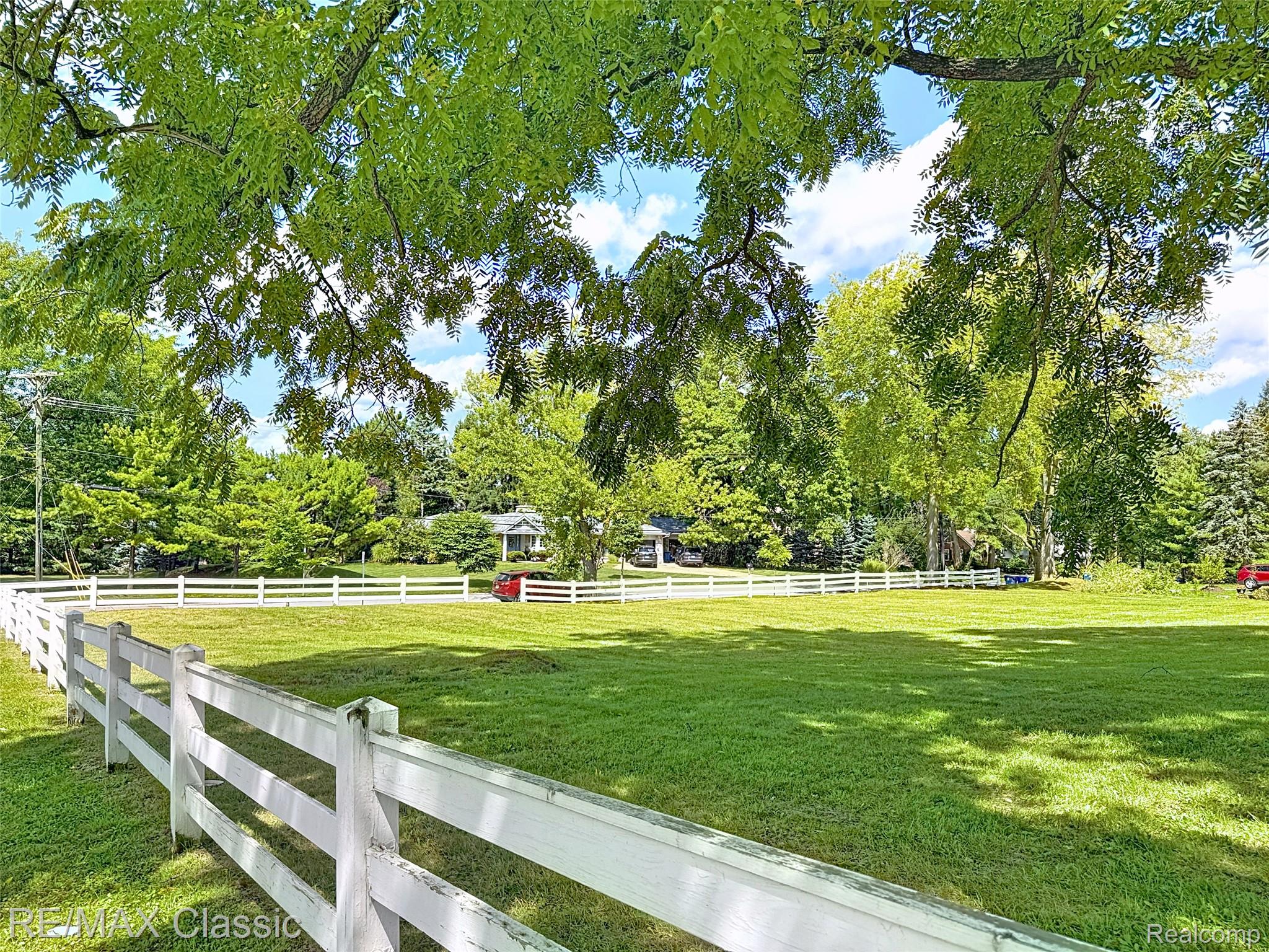 2100 Tuomy Road Property Photo 3