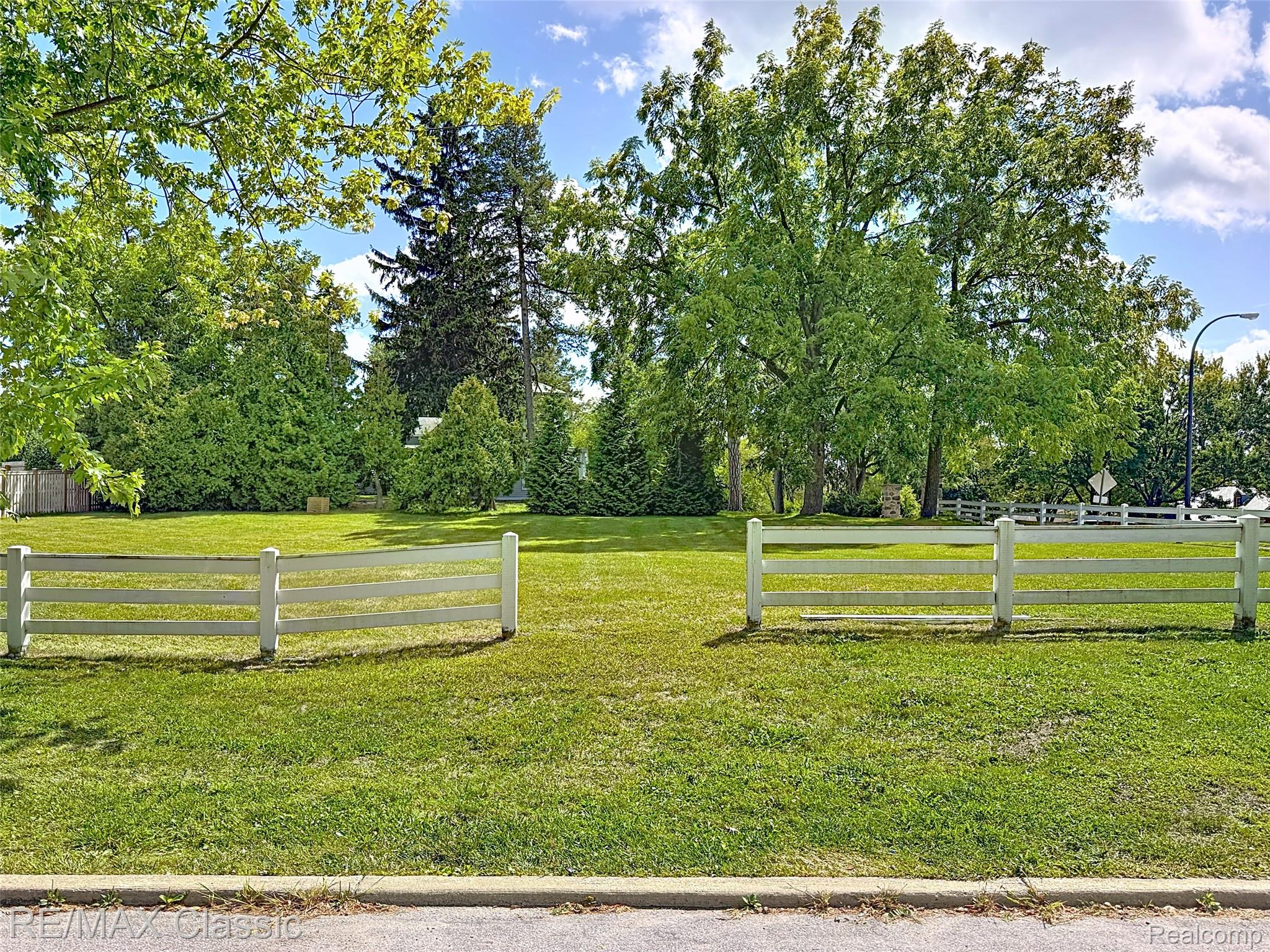 2100 Tuomy Road Property Photo 5