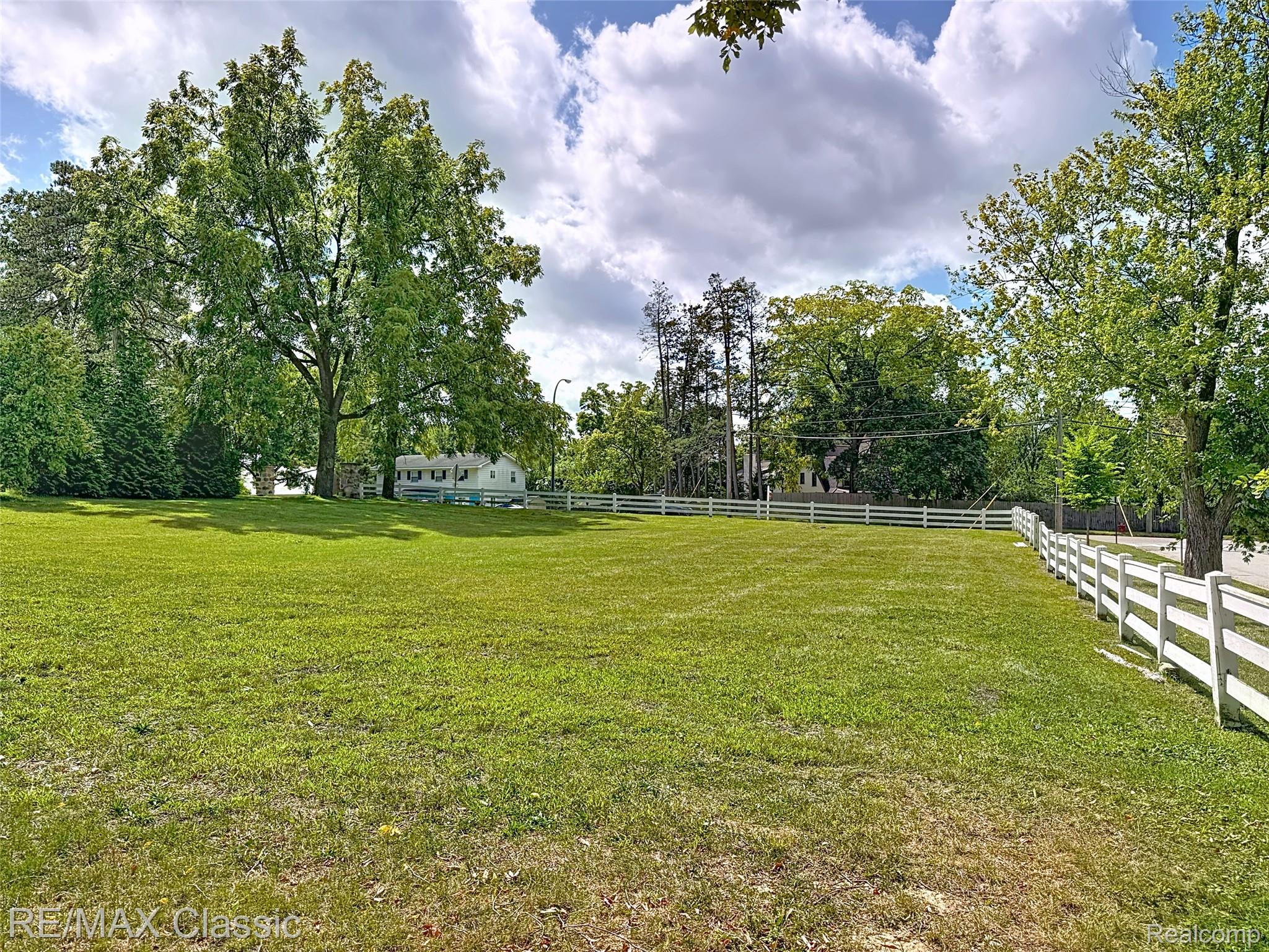 2100 Tuomy Road Property Photo 6
