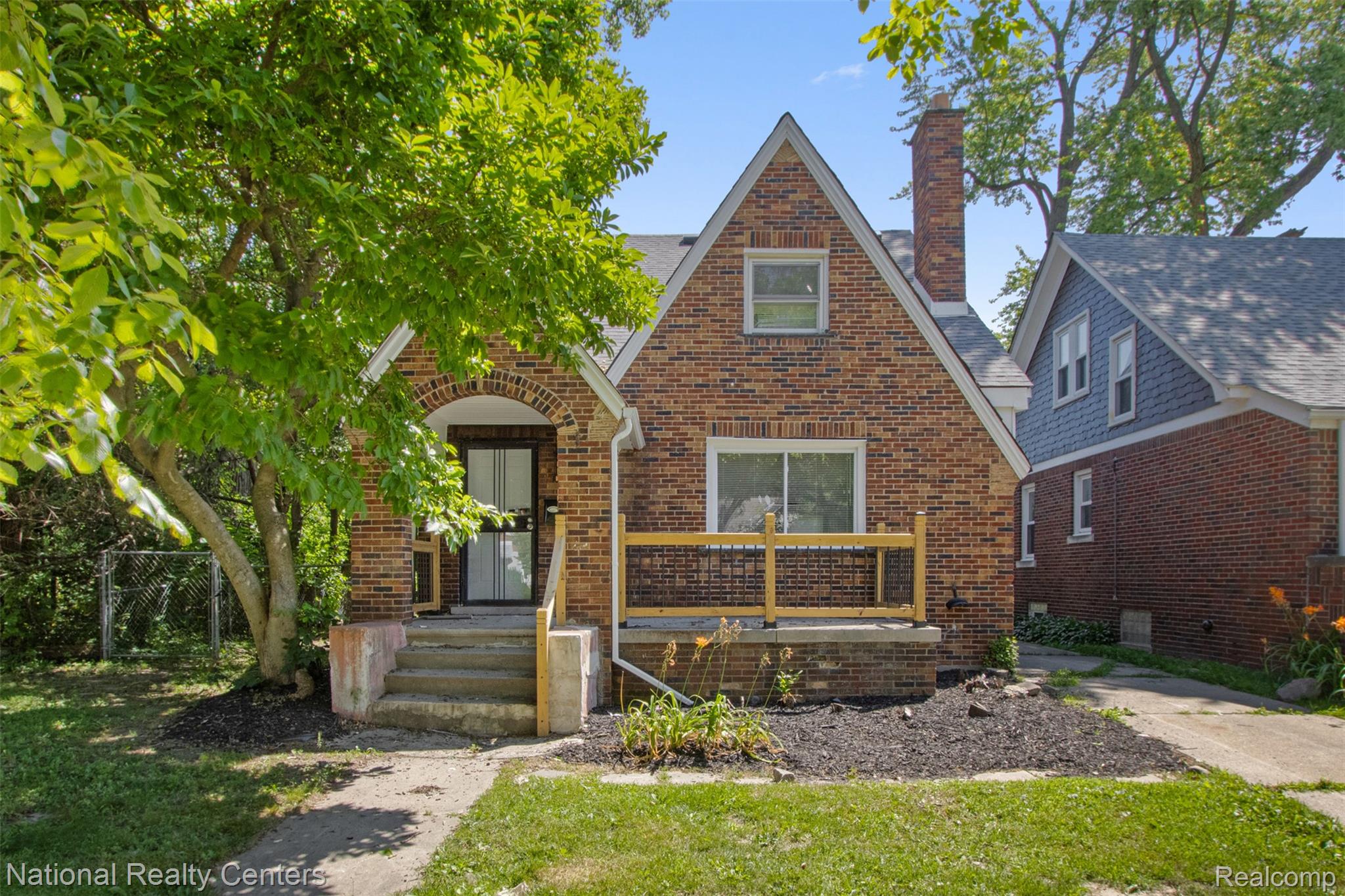 15460 Auburn Street Property Photo 1