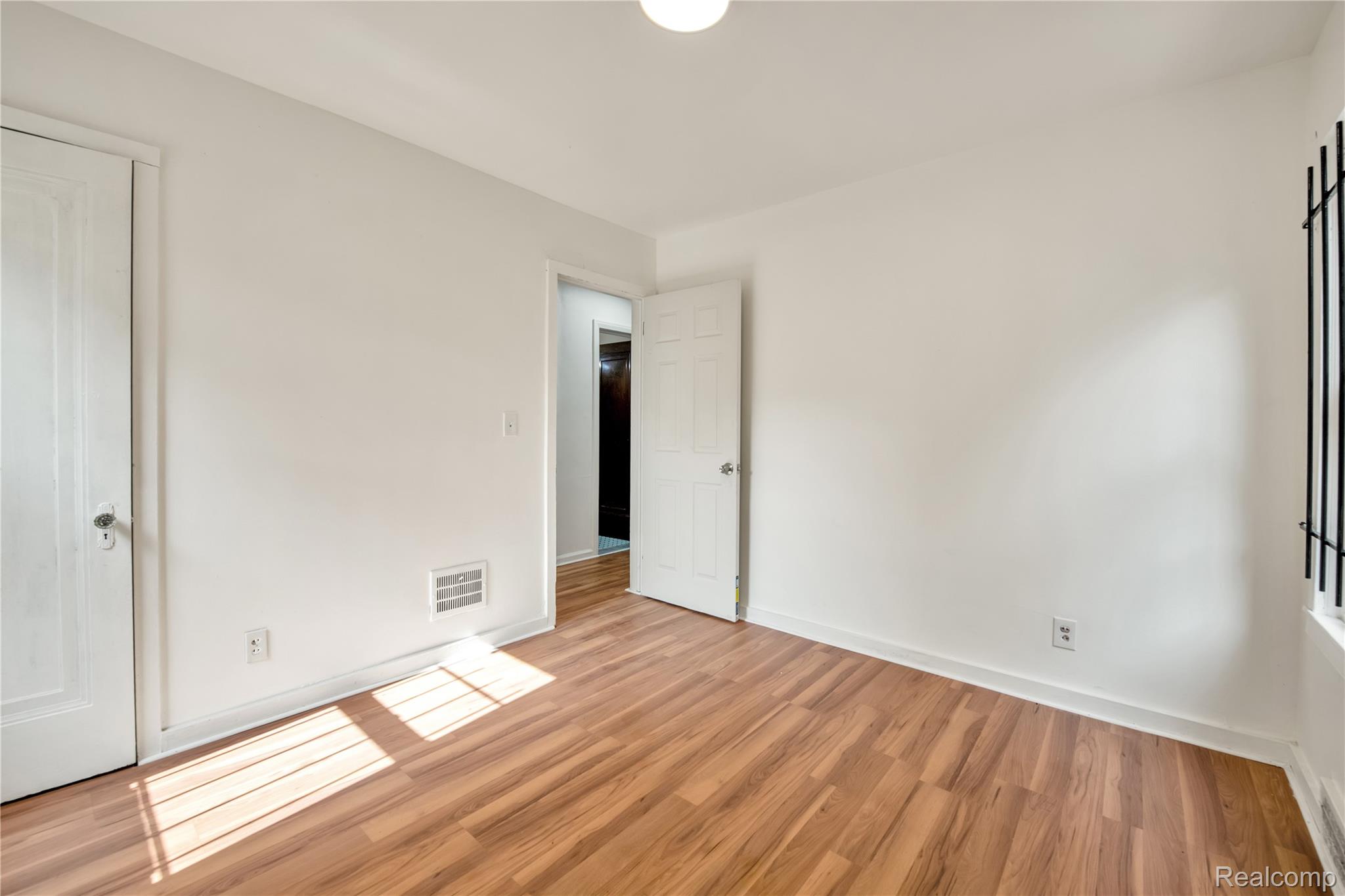 20441 Spencer Street Property Photo 15