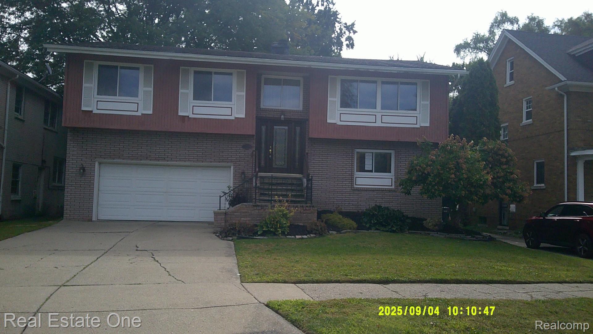 9531 W Outer Drive Property Photo 1