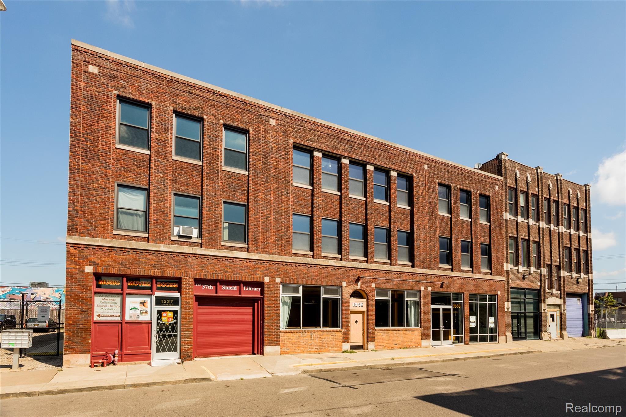 1337 Division Street Property Photo 2