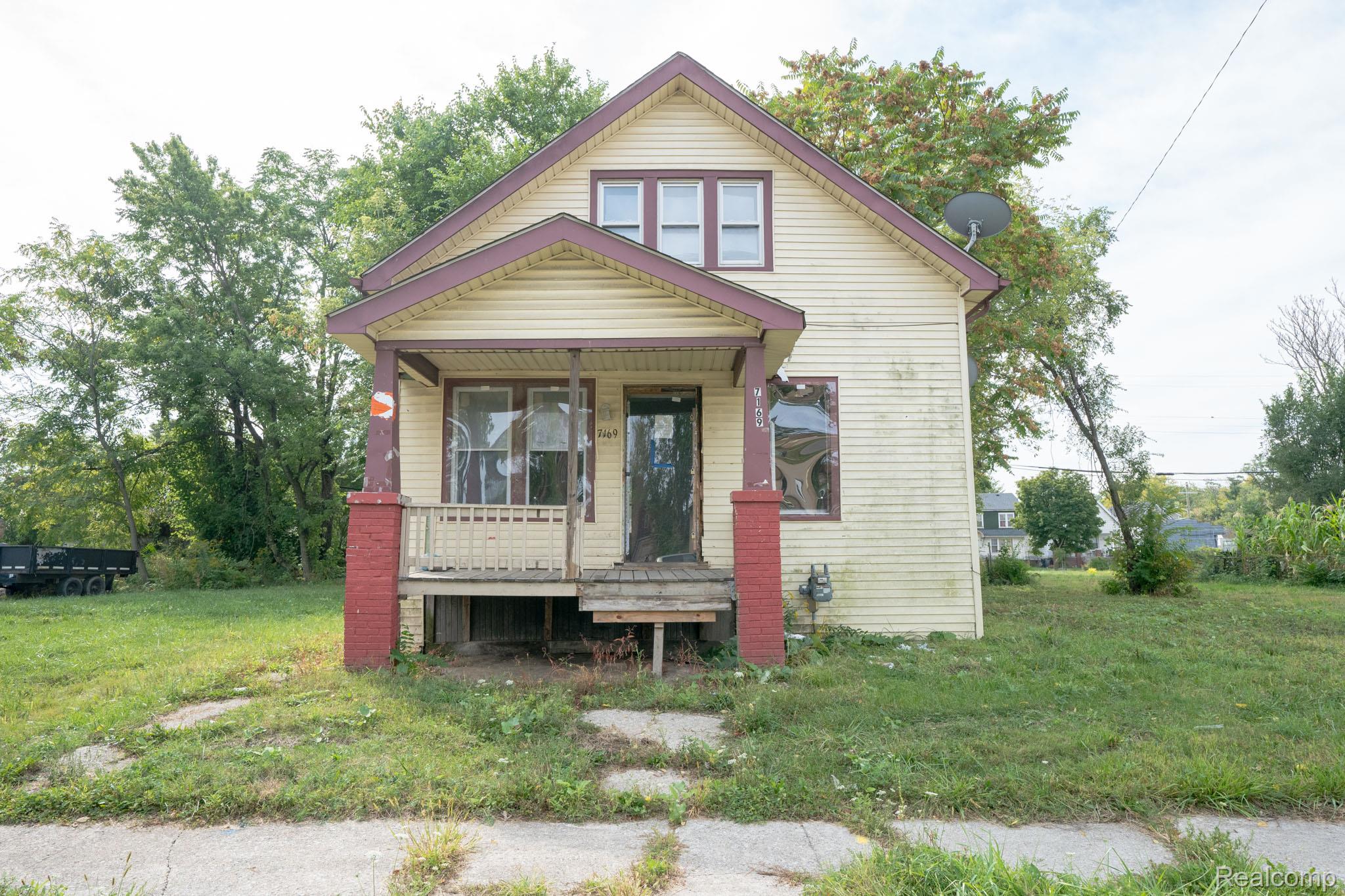 7169 Holmes Street Property Photo 1
