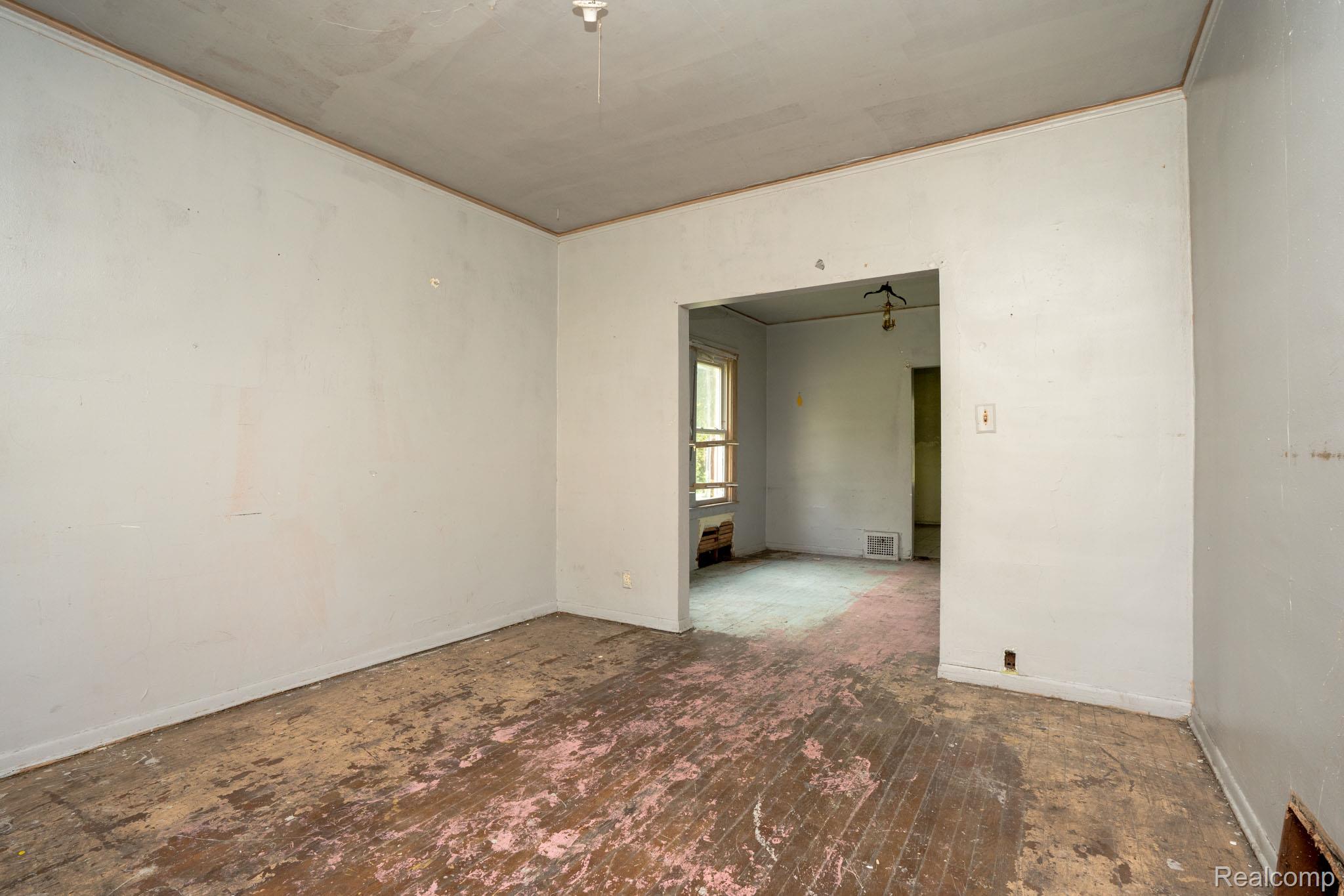 7169 Holmes Street Property Photo 4