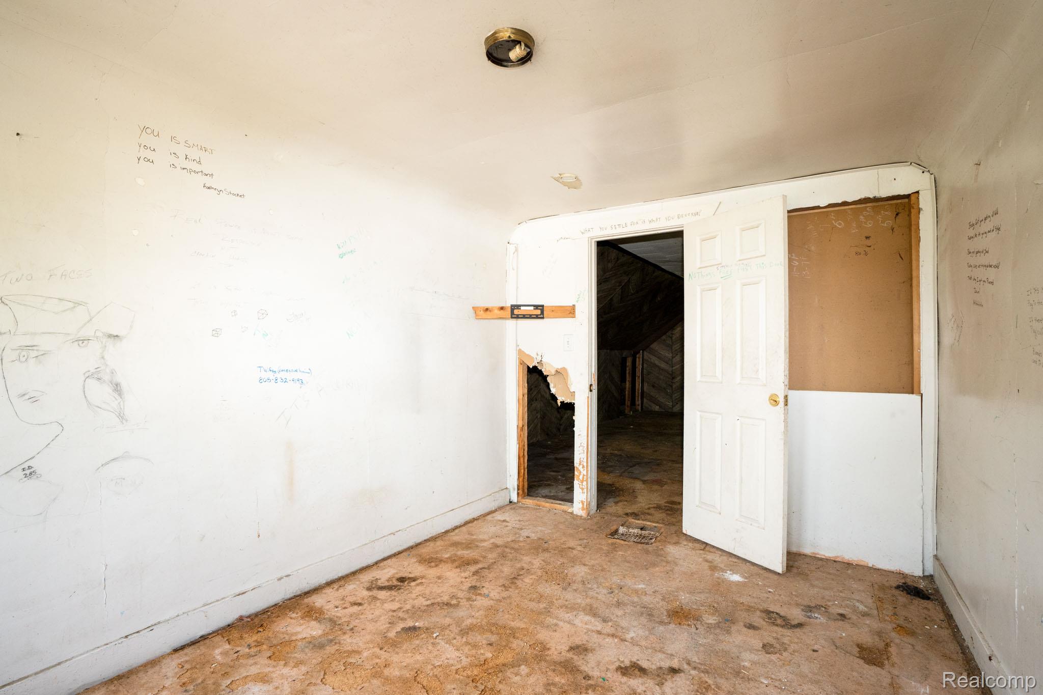 7169 Holmes Street Property Photo 8