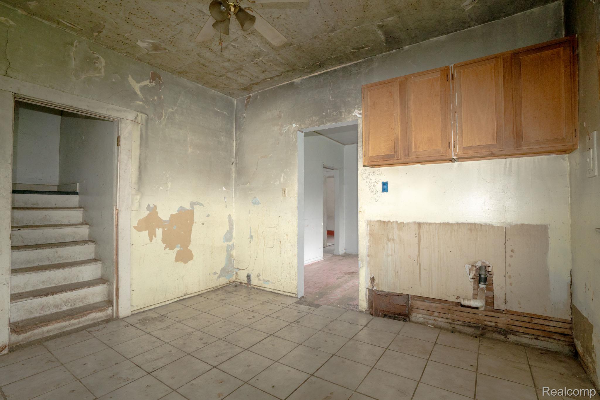 7169 Holmes Street Property Photo 10