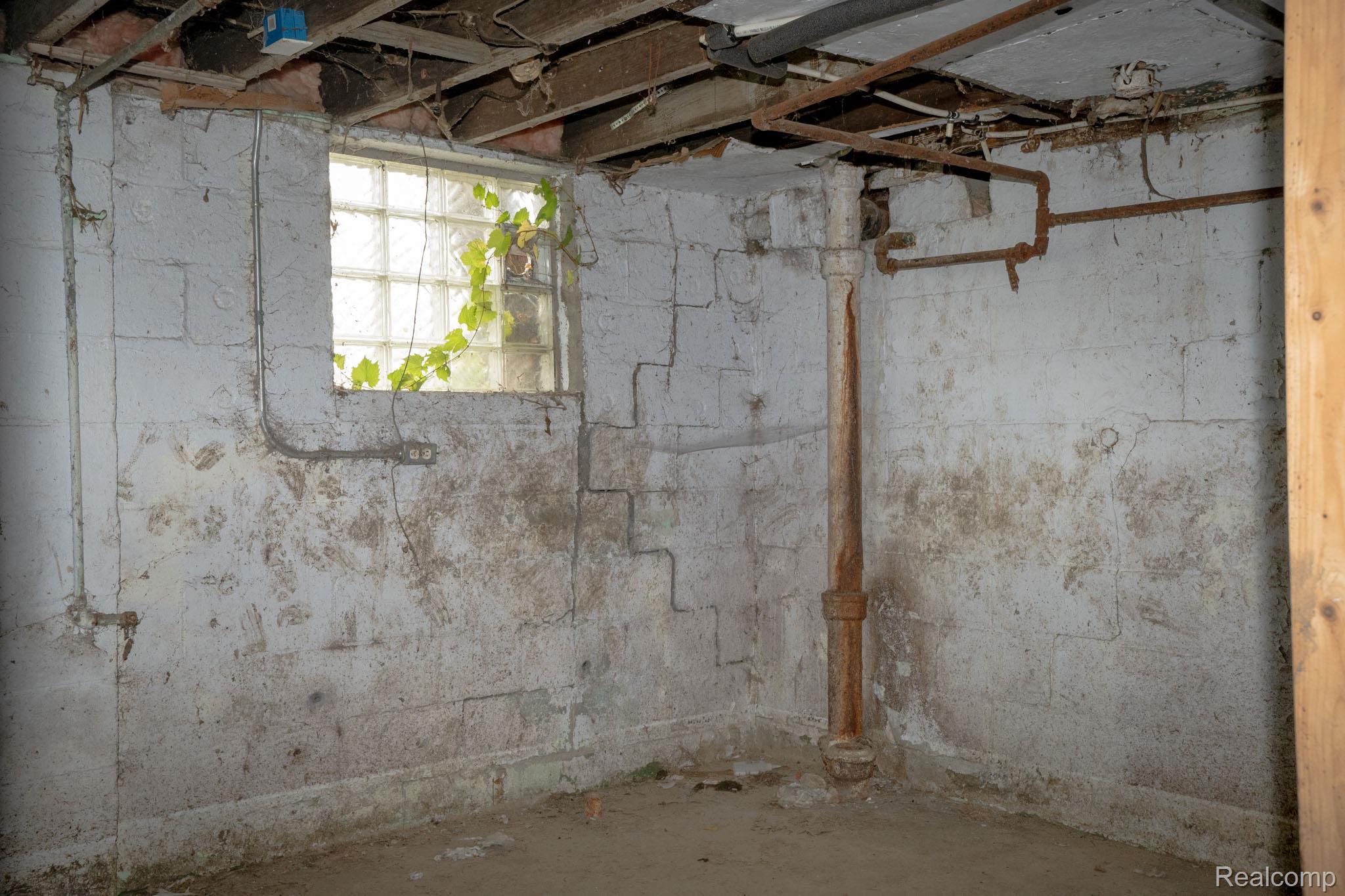 7169 Holmes Street Property Photo 17
