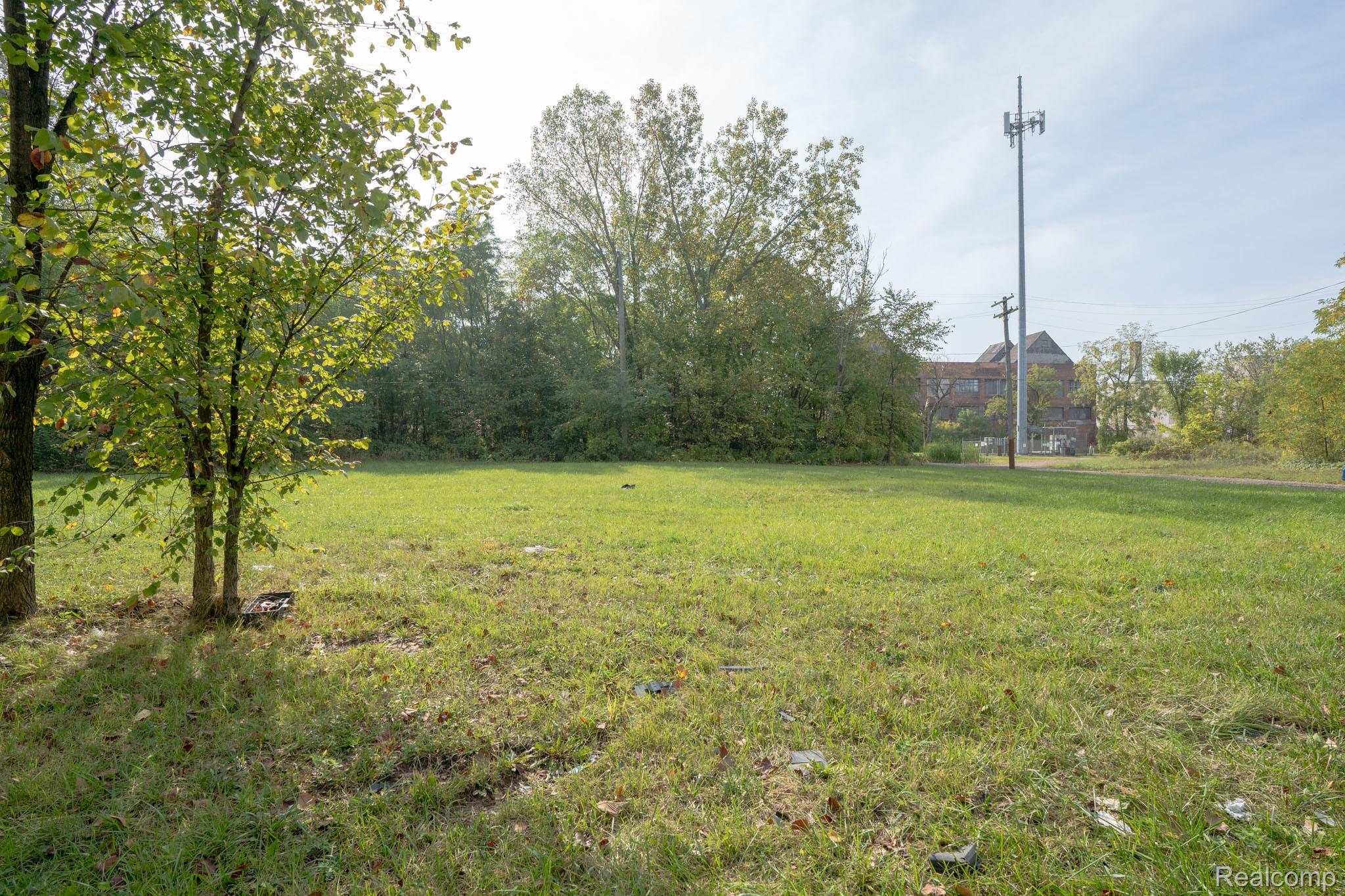 2641 W Forest Avenue Property Photo 4