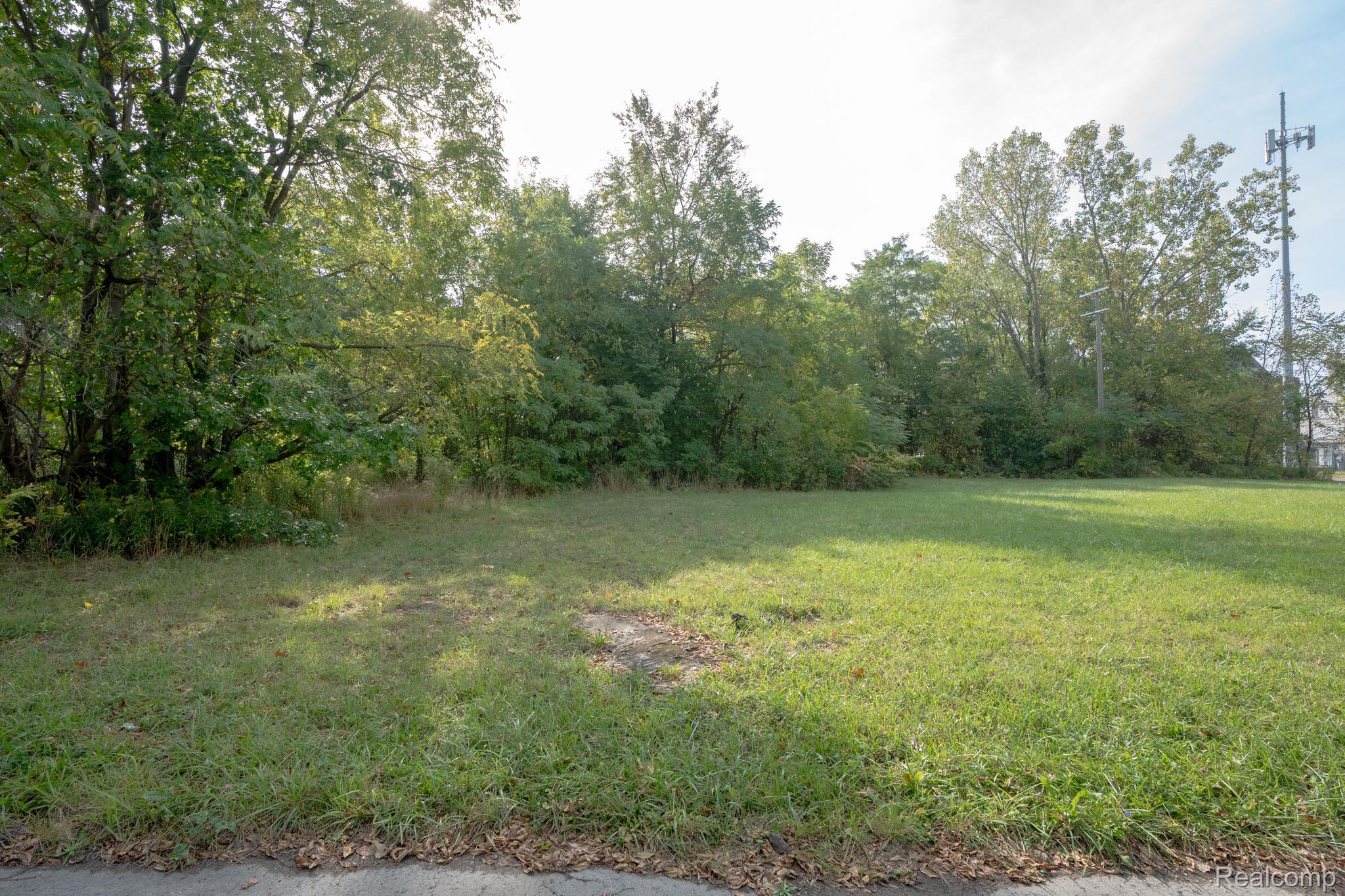 2657 W Forest Avenue Property Photo 3