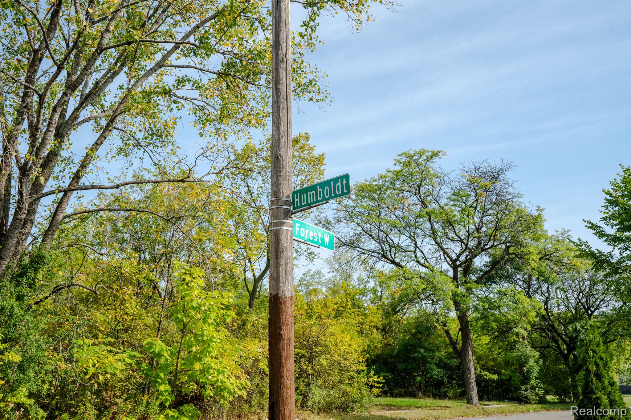 2657 W Forest Avenue Property Photo 6