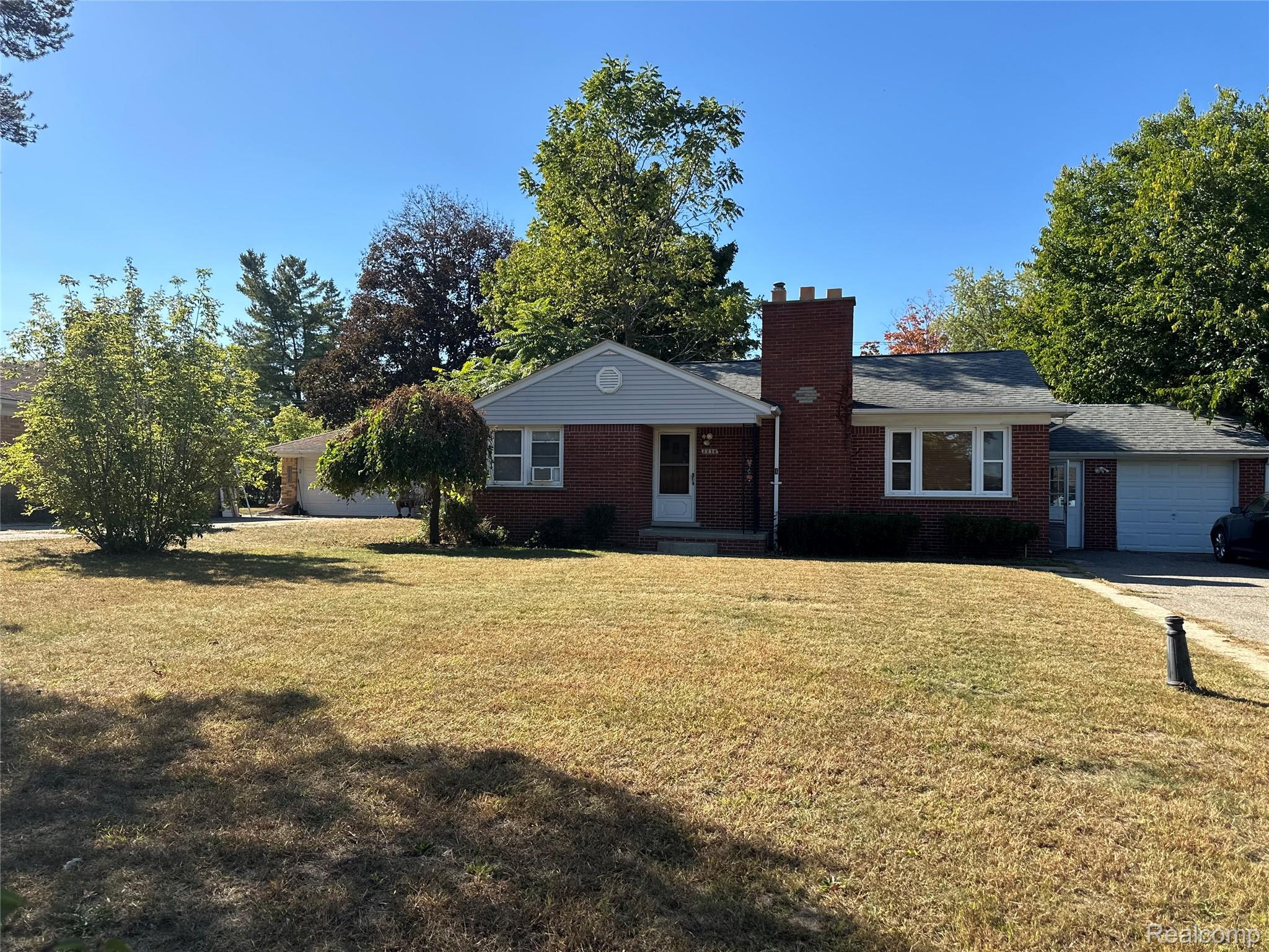 2216 Middlebelt Road Property Photo 2
