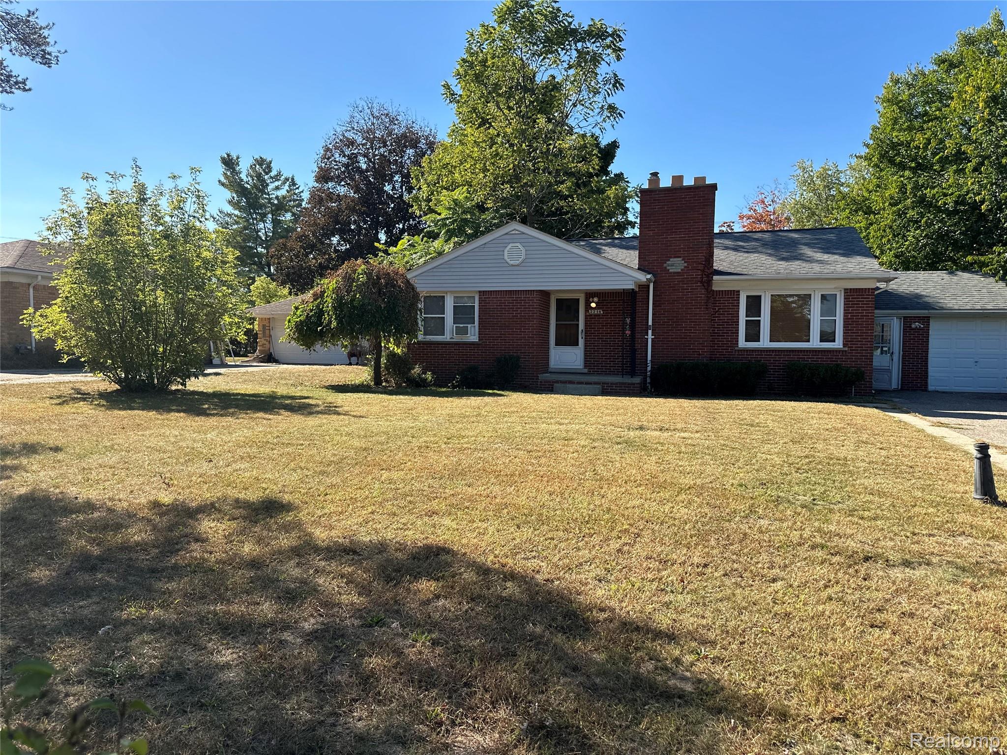 2216 Middlebelt Road Property Photo 4