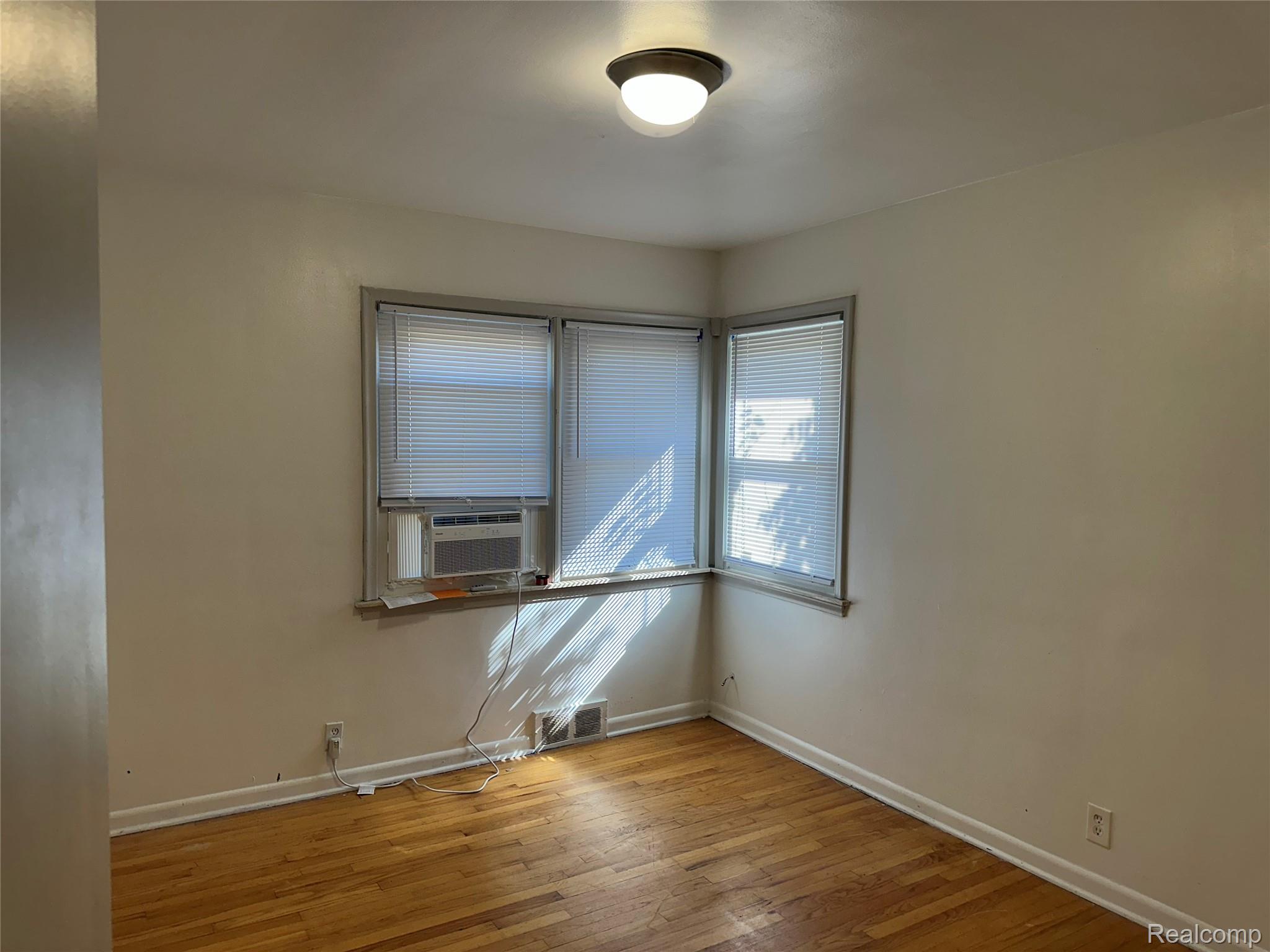 2216 Middlebelt Road Property Photo 12