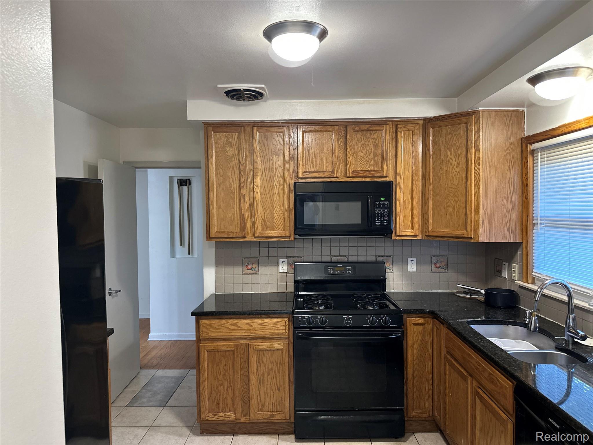 2216 Middlebelt Road Property Photo 13