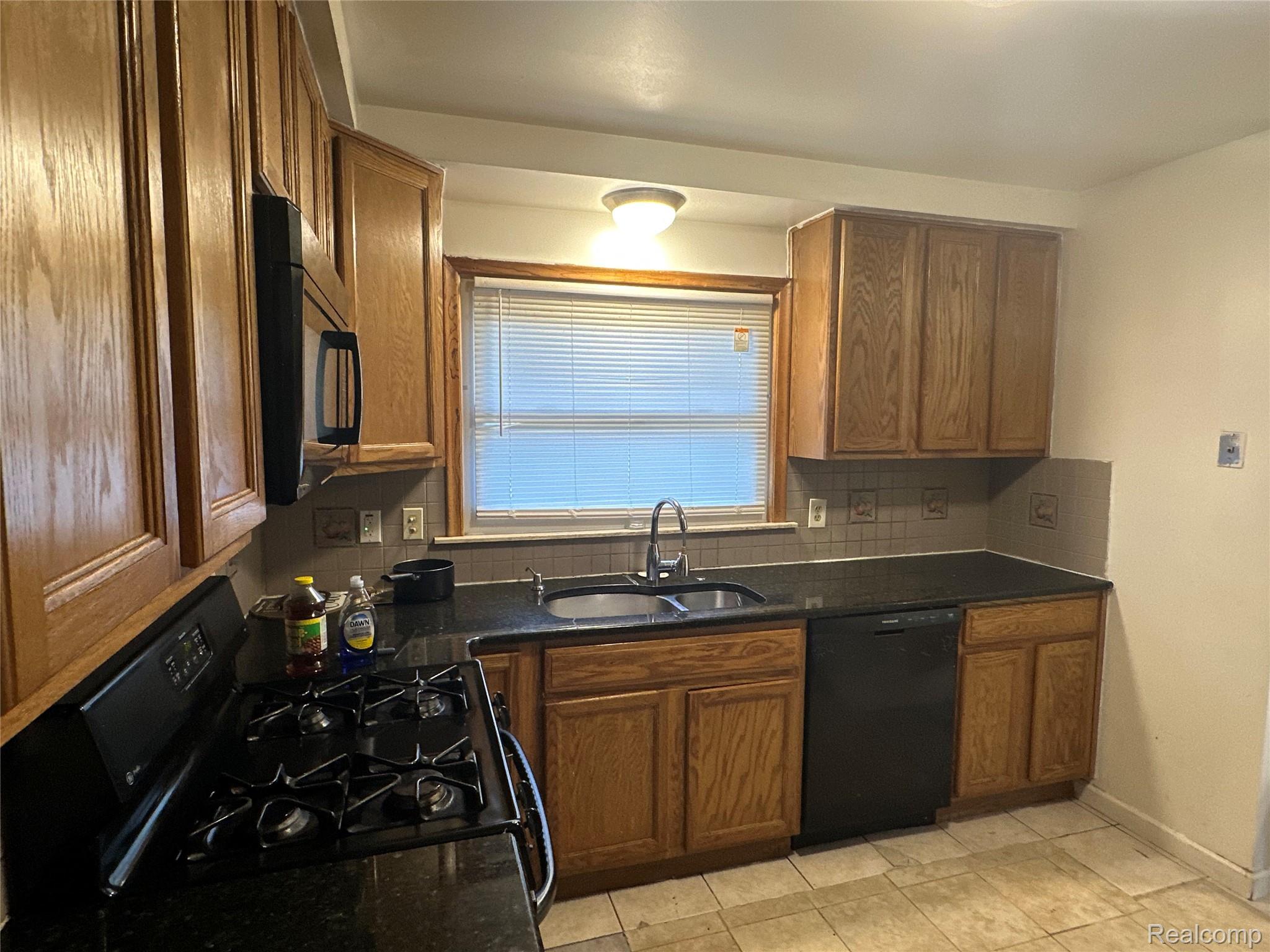 2216 Middlebelt Road Property Photo 14