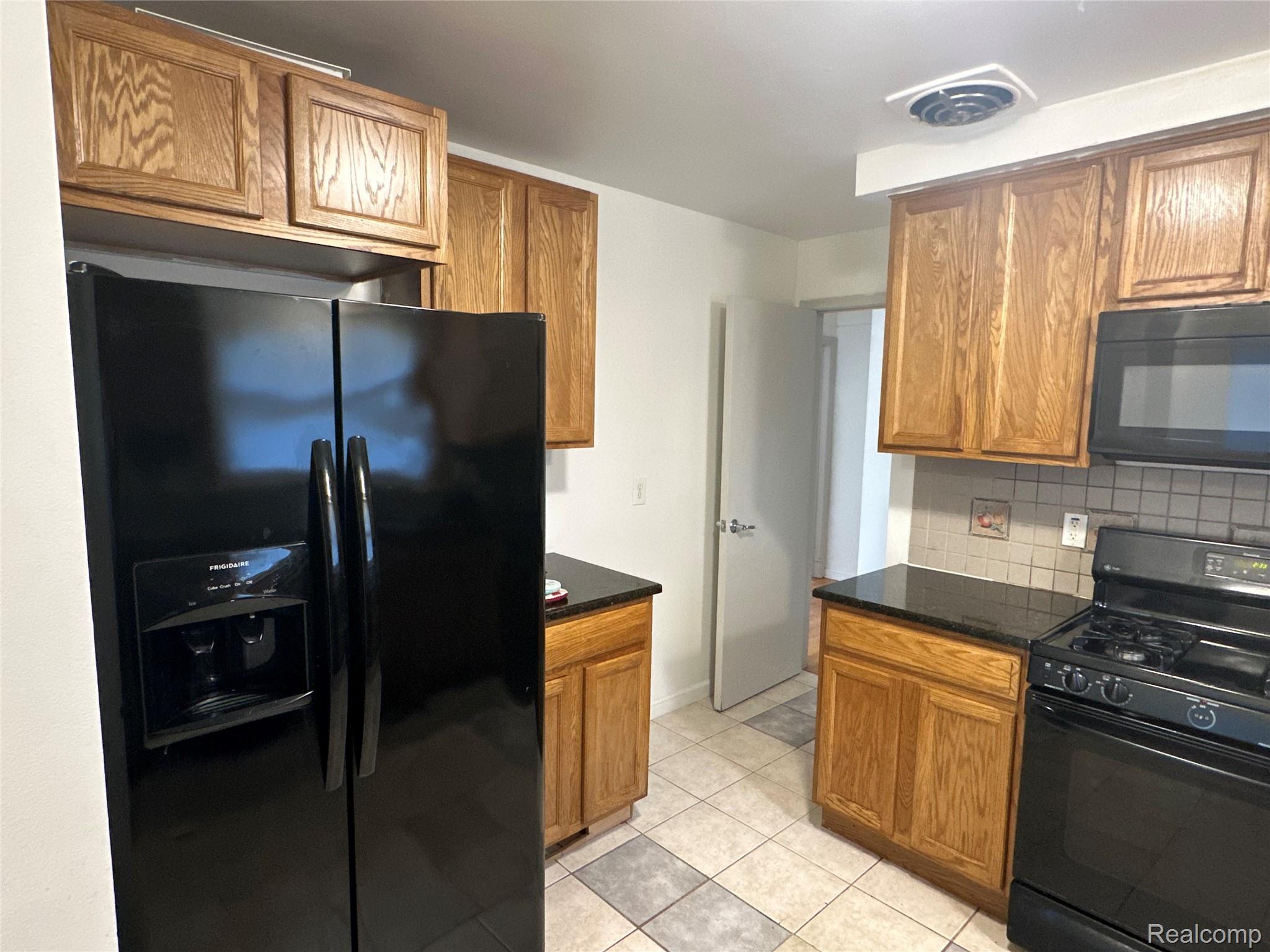 2216 Middlebelt Road Property Photo 15