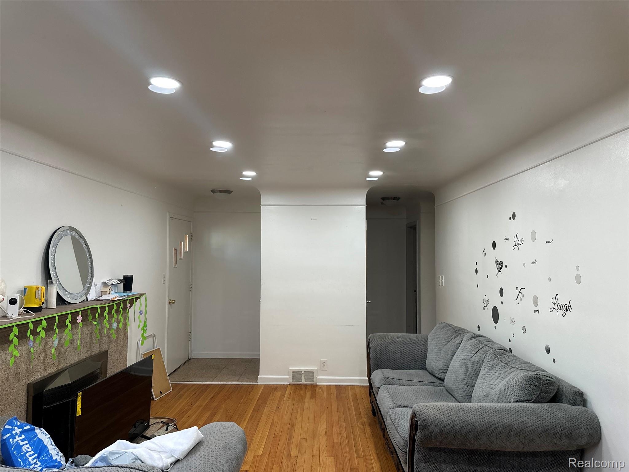 2216 Middlebelt Road Property Photo 17