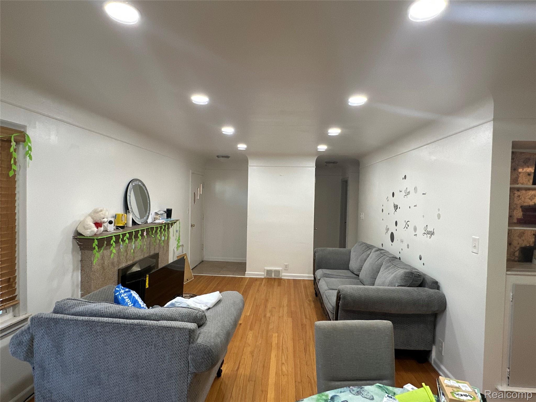 2216 Middlebelt Road Property Photo 18