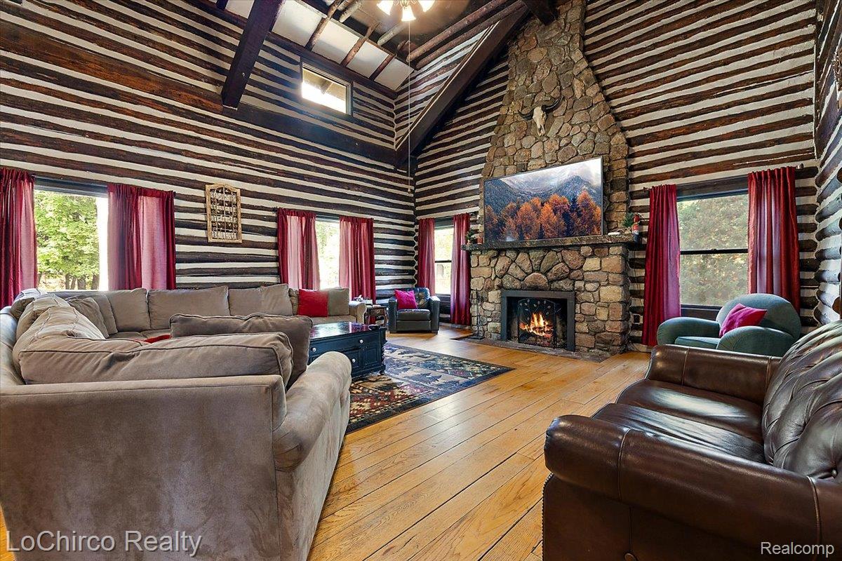 8646 Thendara Boulevard Property Photo 7