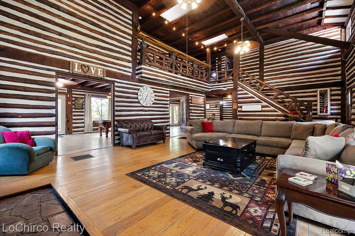8646 Thendara Boulevard Property Photo 8