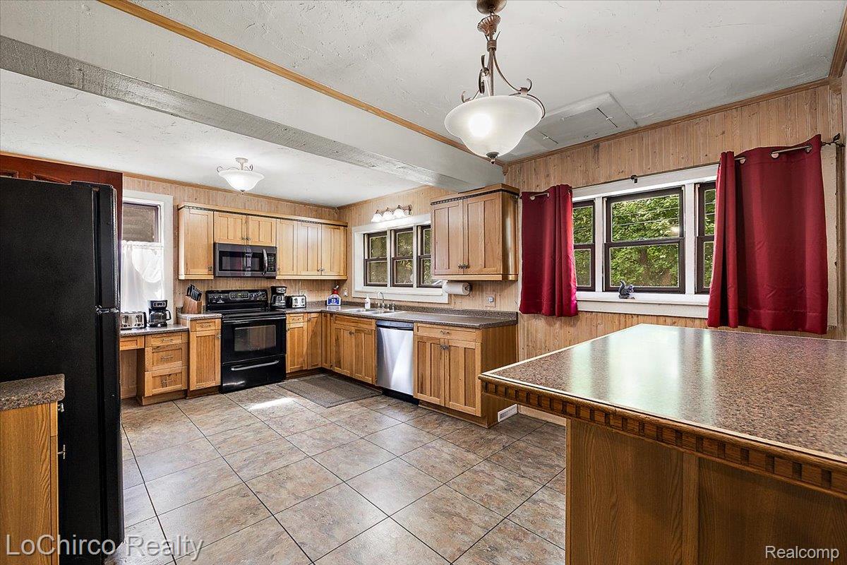 8646 Thendara Boulevard Property Photo 15