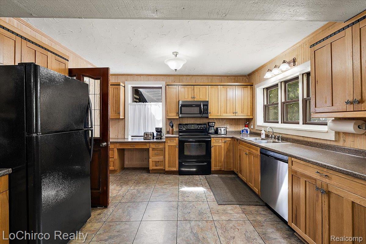 8646 Thendara Boulevard Property Photo 16