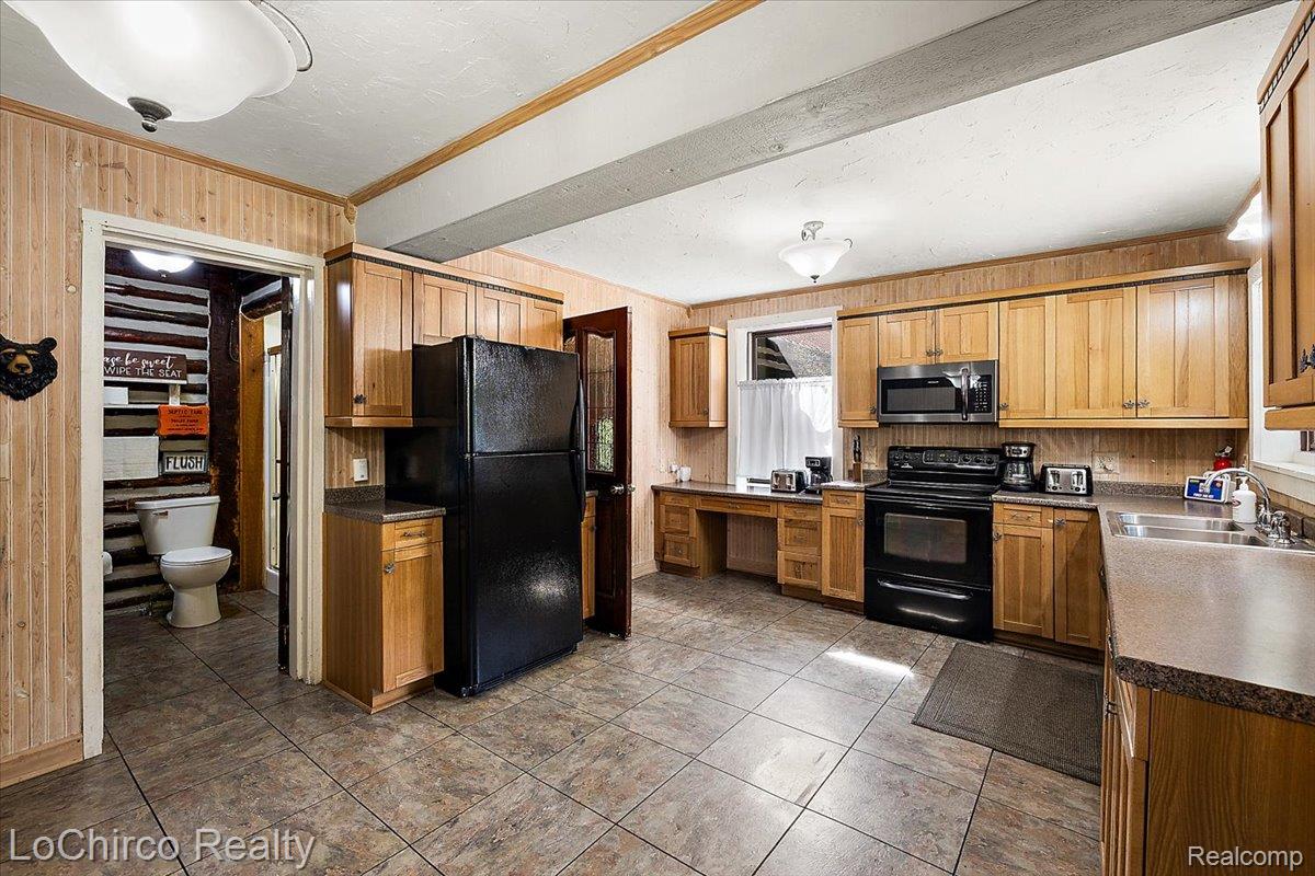 8646 Thendara Boulevard Property Photo 17