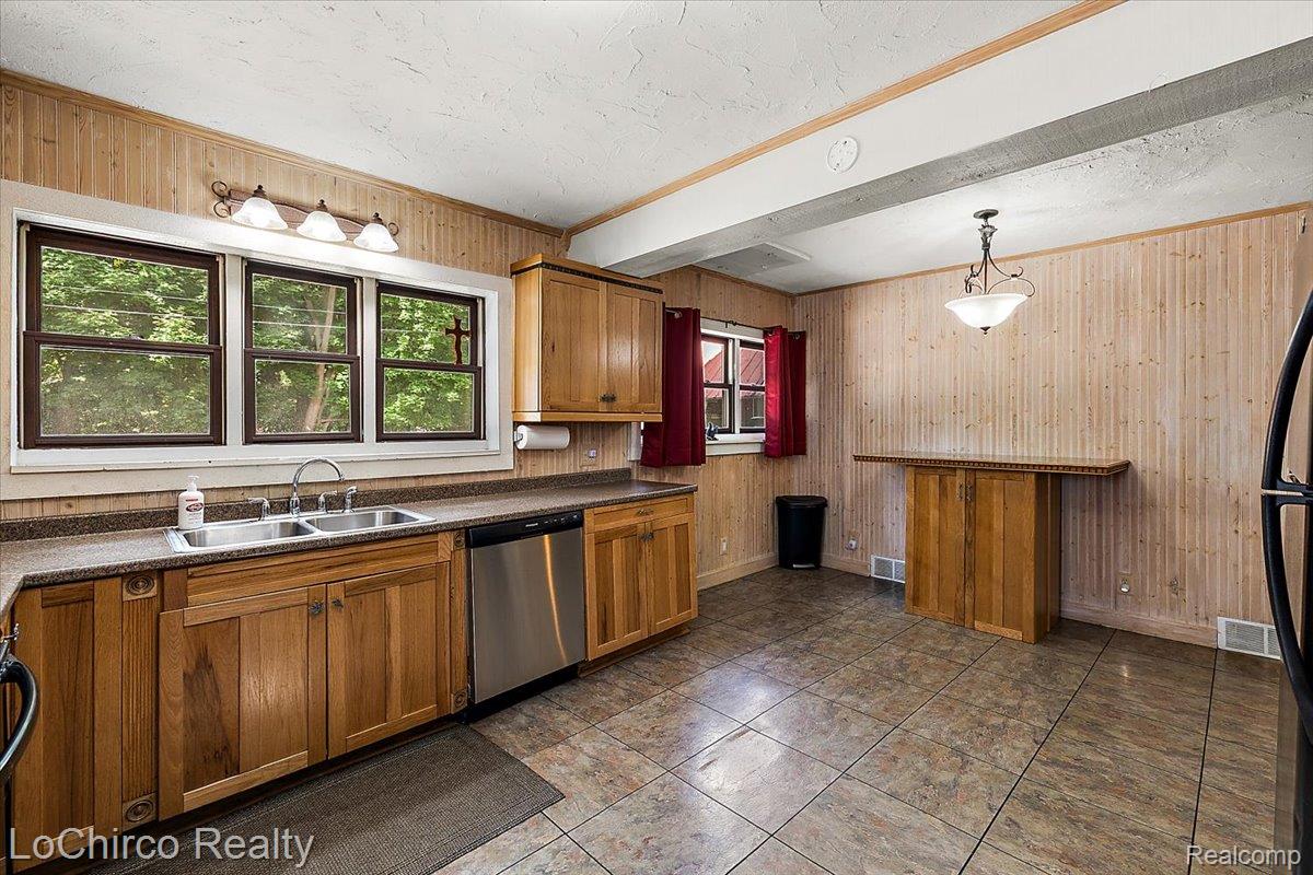 8646 Thendara Boulevard Property Photo 18