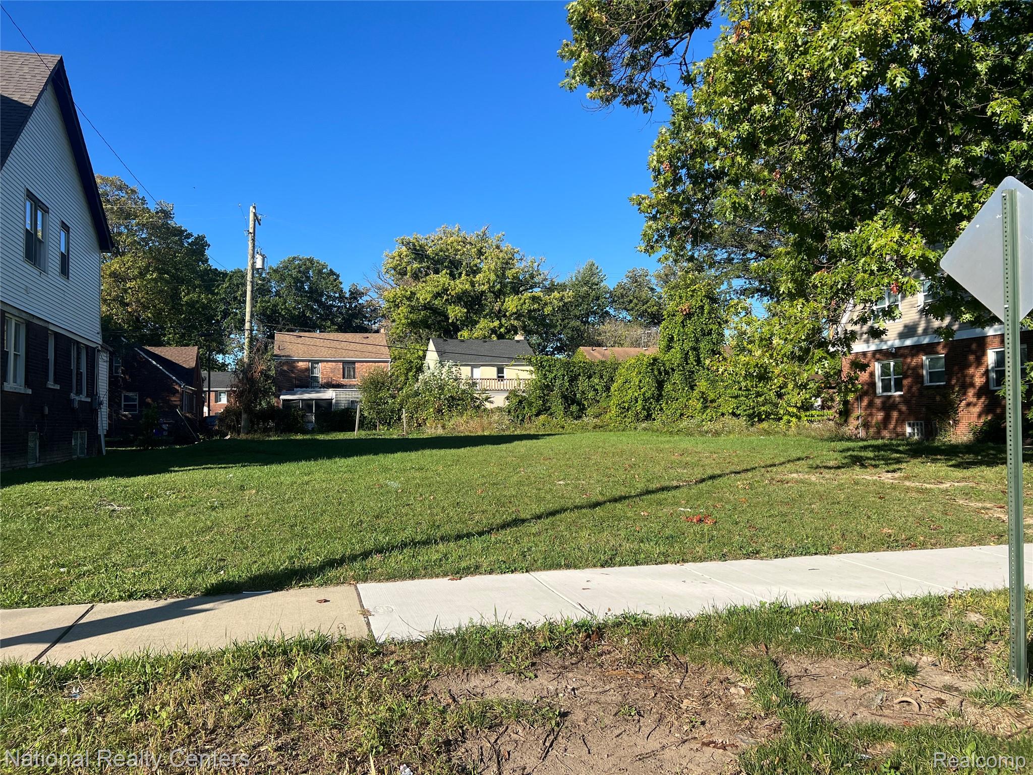 5067 Buckingham Avenue Property Photo 2