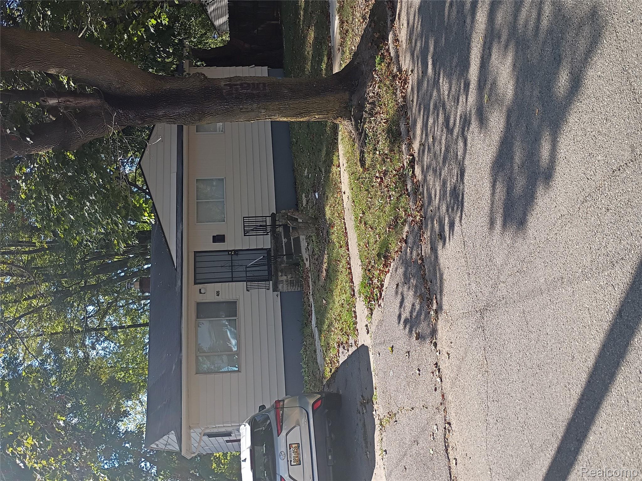 405 W Bundy Avenue Property Photo 1