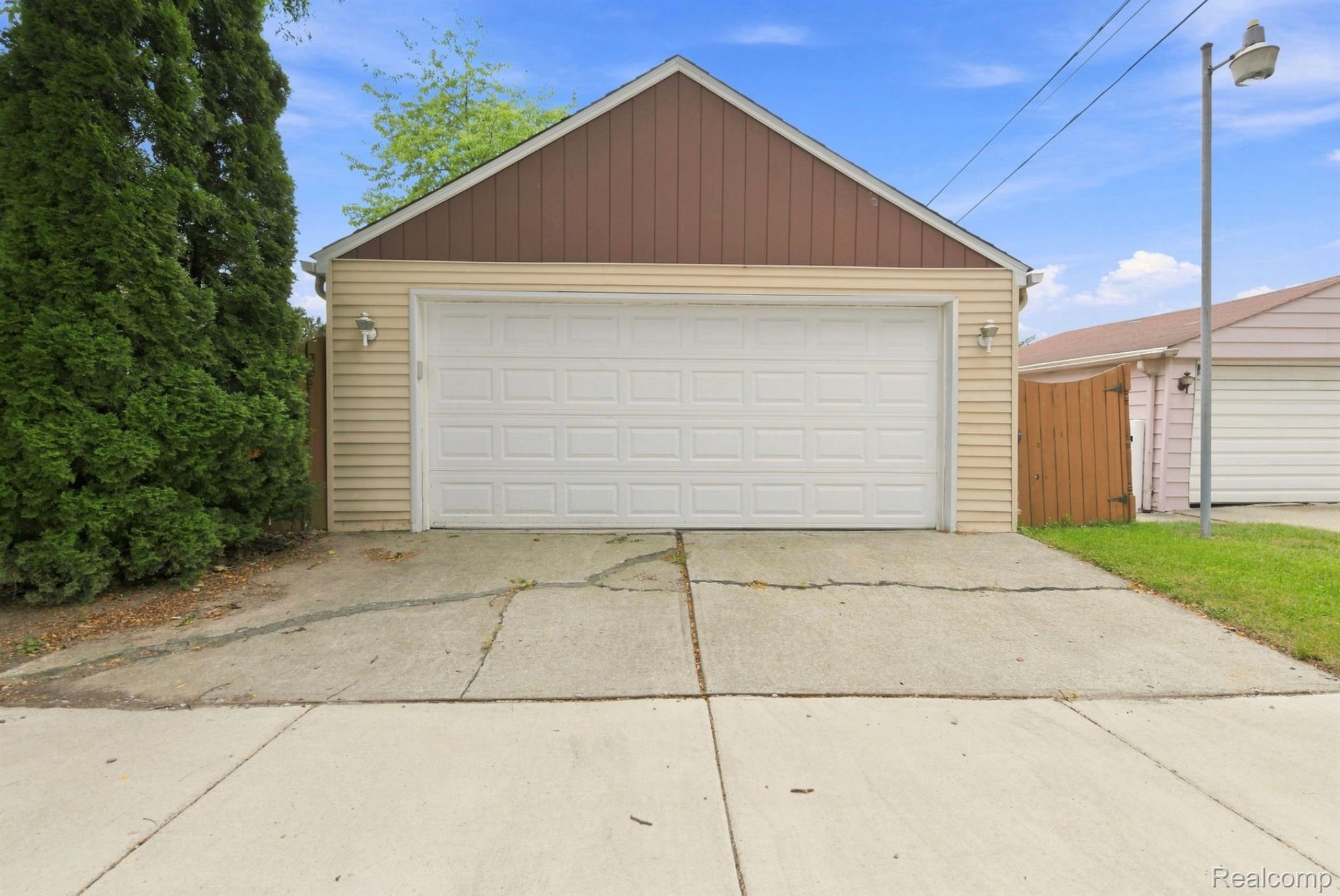 13200 Mercier Street Property Photo 31